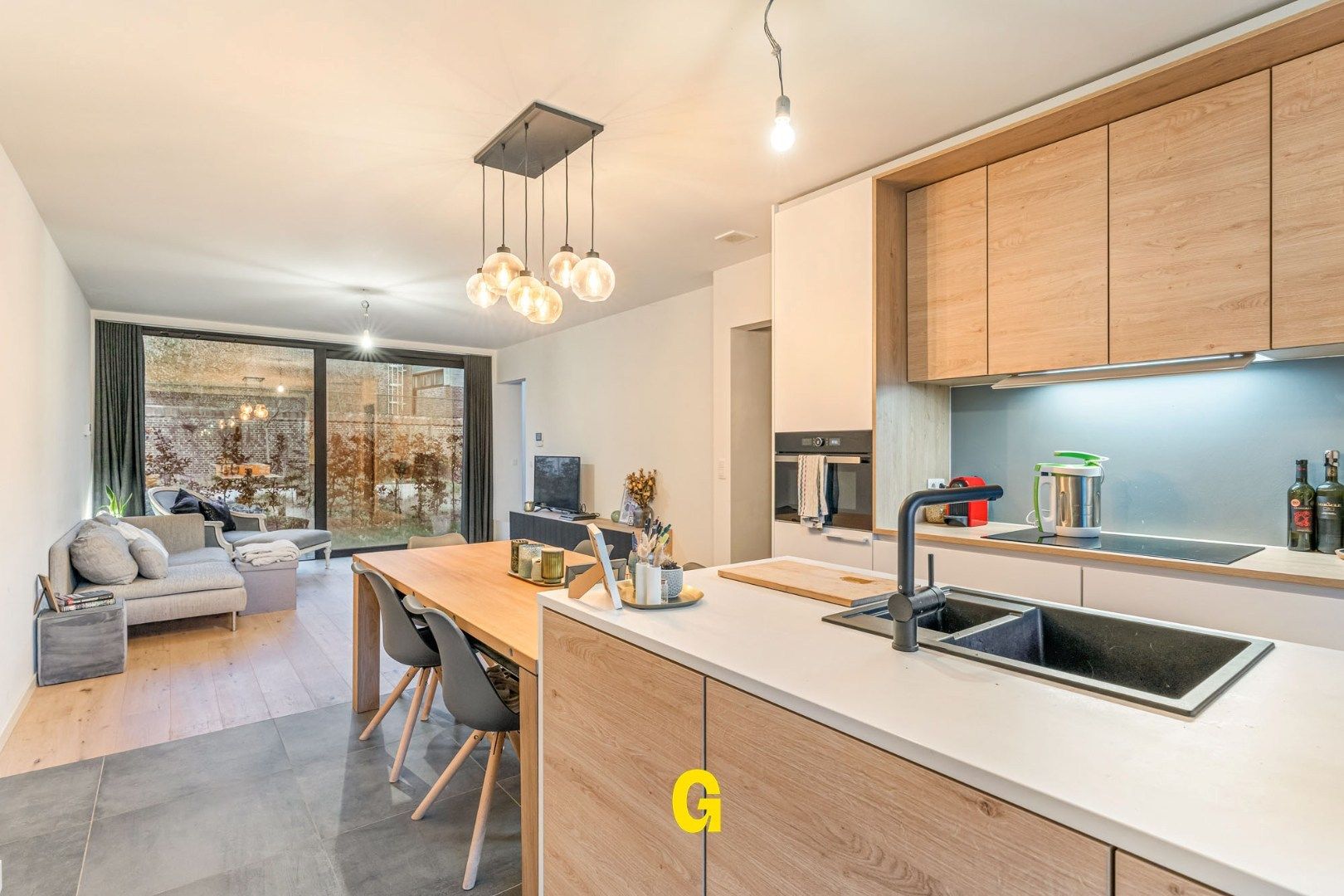 Recent gelijkvloersappartement met 2 slaapkamers, terras, voor- en achtertuin, standplaats en extra ruime berging in hartje Hoeselt foto 11