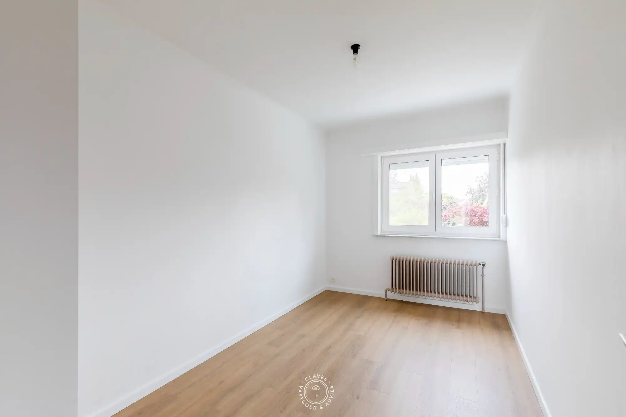 Instapklare gezinswoning met garage en tuin foto 8