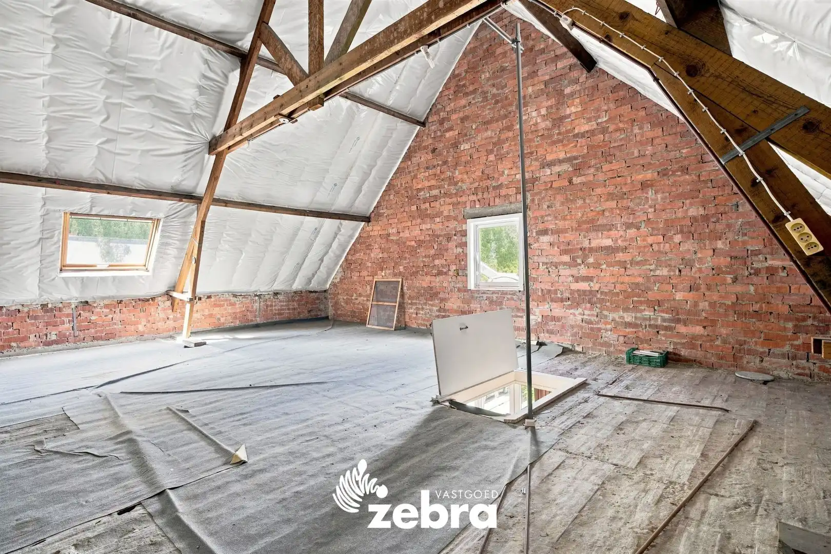 Halfopen bebouwing met drie slaapkamers, ruime zolder en garage in Brugge! foto 24