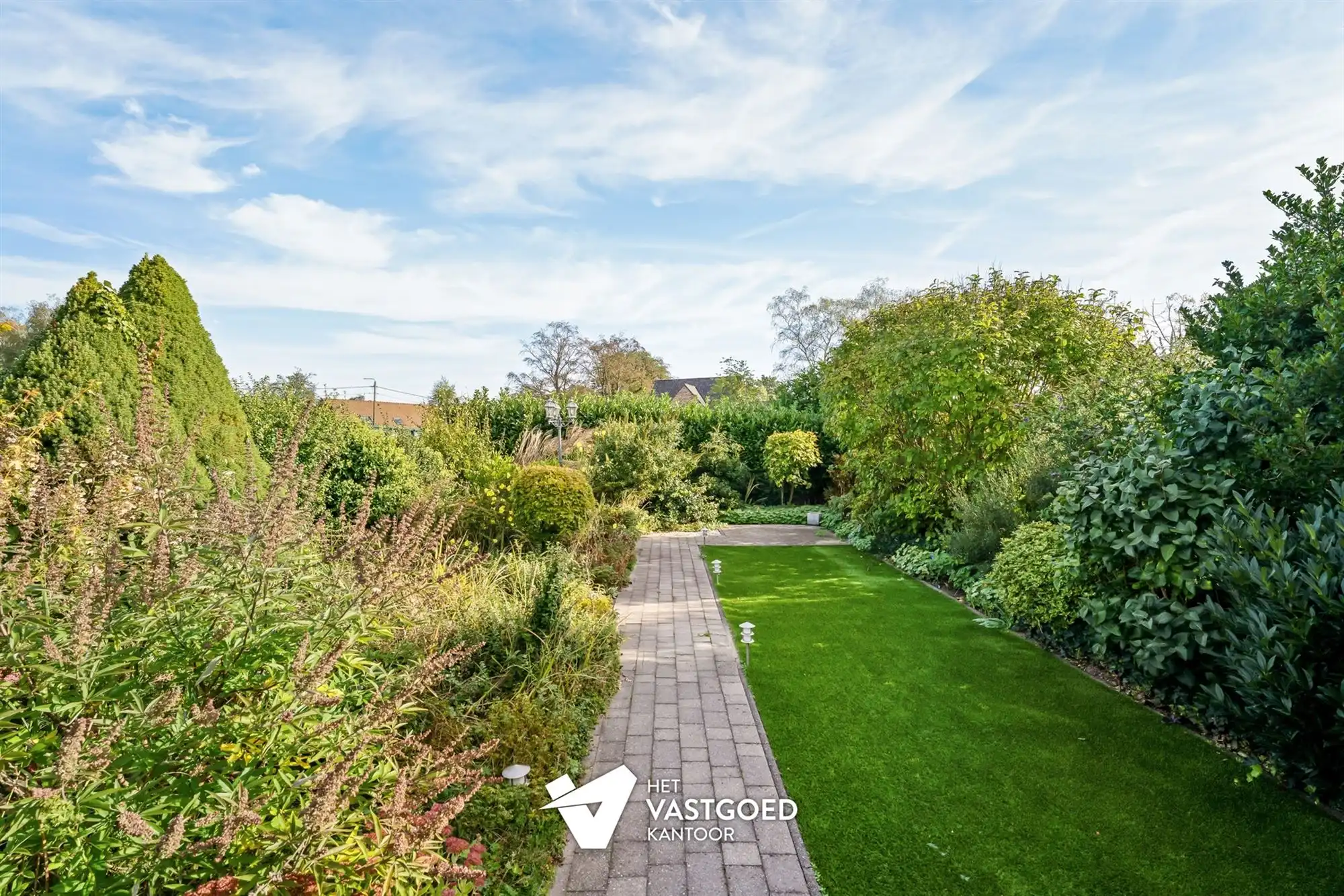 INSTAPKLARE WONING MET LEUKE TUIN EN GARAGE foto 27