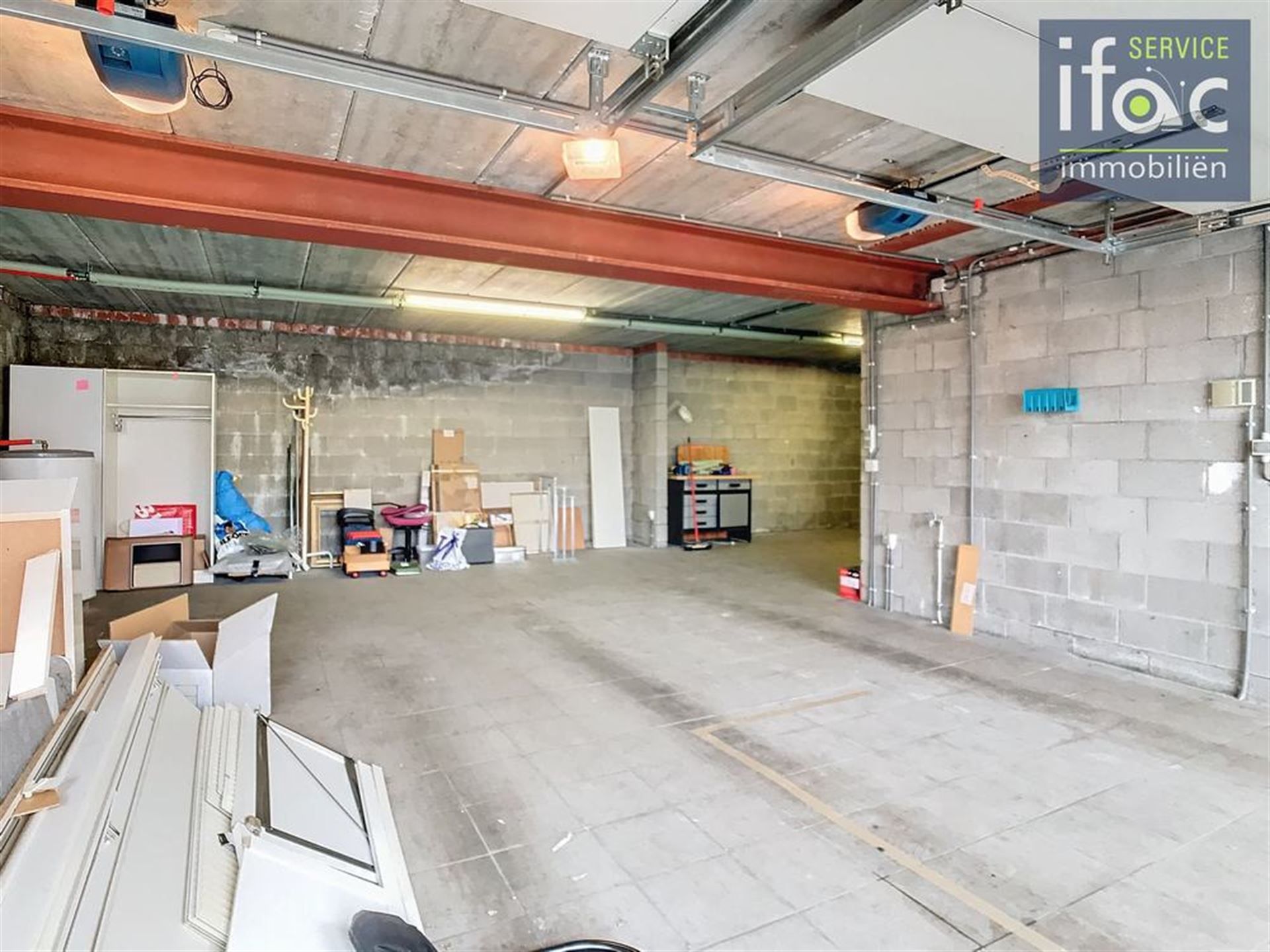 Villa met 4 slaapkamers, 2 badkamers, tuin en garages foto 26