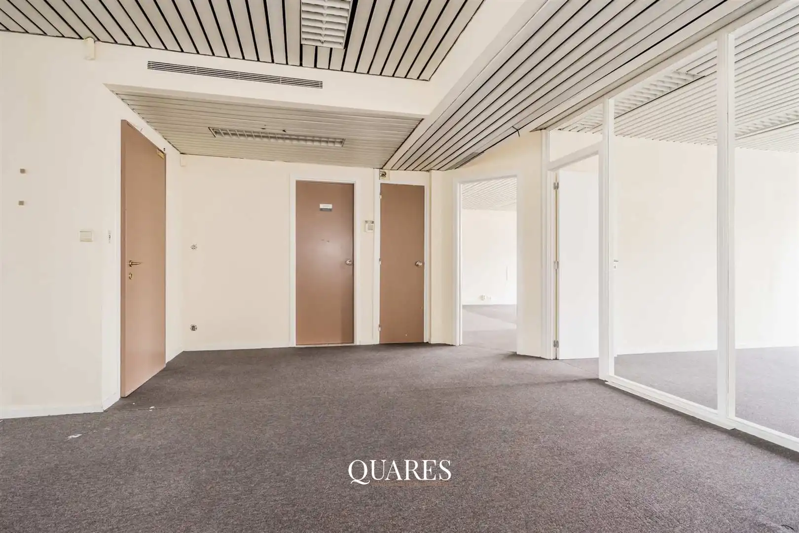 FANTASTISCH RUIM EN LICHTRIJK KANTOOR/APPARTEMENT OP TOPLOCATIE IN HET CENTRUM VAN ANTWERPEN foto 3