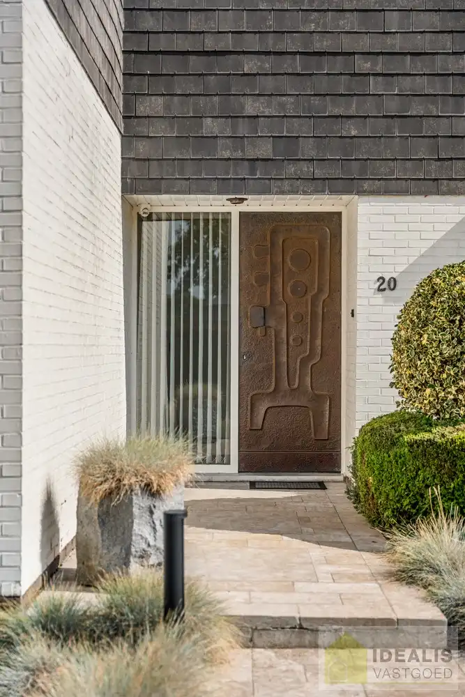 //INVESTERING – NIET VOOR EIGEN GEBRUIK// UITERST GOED ONDERHOUDEN GEZINSWONING OP EEN PRACHTIG, GROEN EN RUSTIG PERCEEL VAN MAAR LIEFST 11A &nbsp;MET LICHTRIJKE WOONKAMER, 3 KNAPPE SLAAPKAMERS, BADKAMER, AFGEWERKTE ZOLDERVERDIEPING EN ONDERGRONDSE GARAGE foto 4