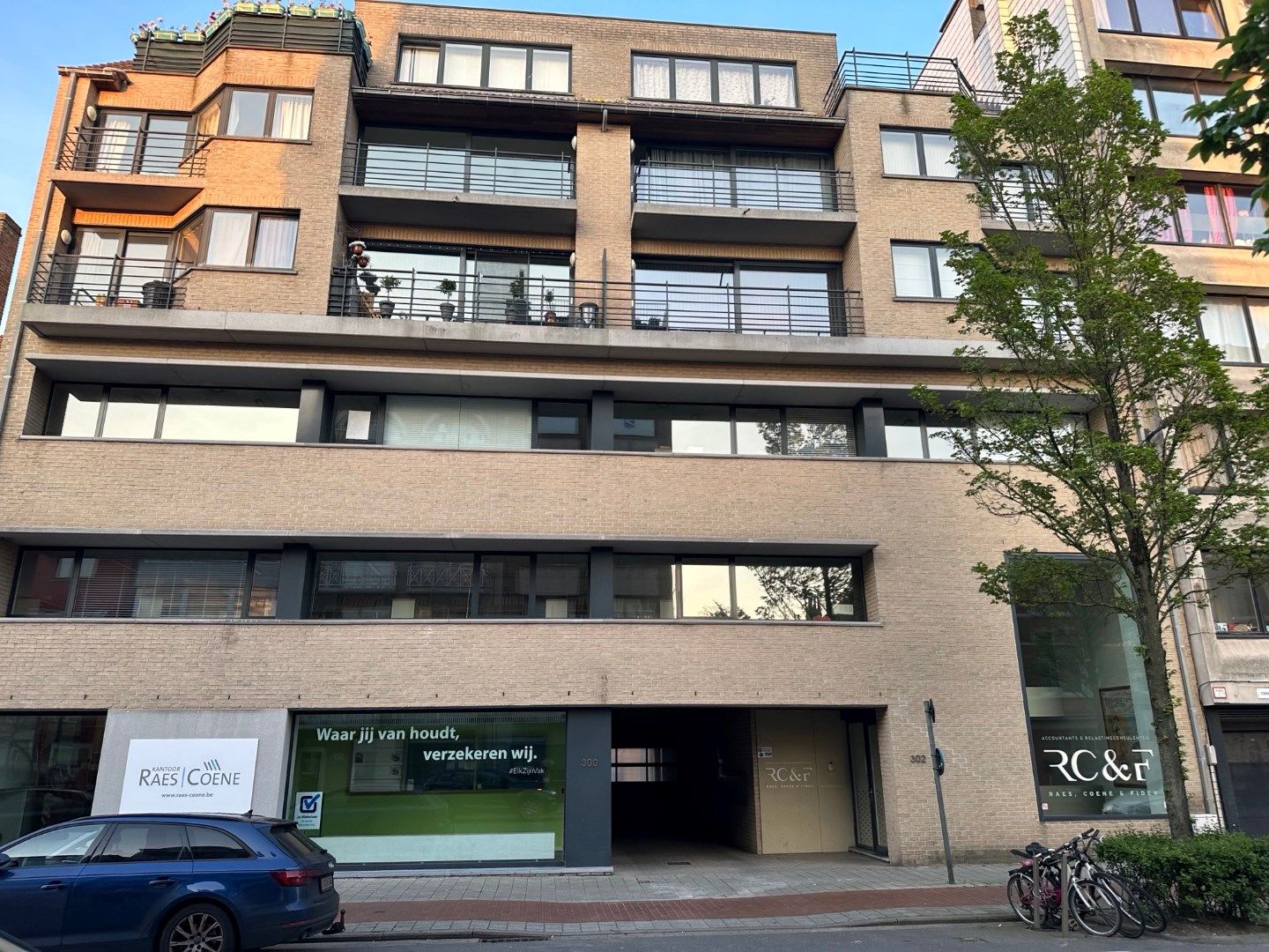 Prachtig instapklaar  2 - slpk.   Afwerking met luxe - materialen.  Open zicht op laan!  foto 9