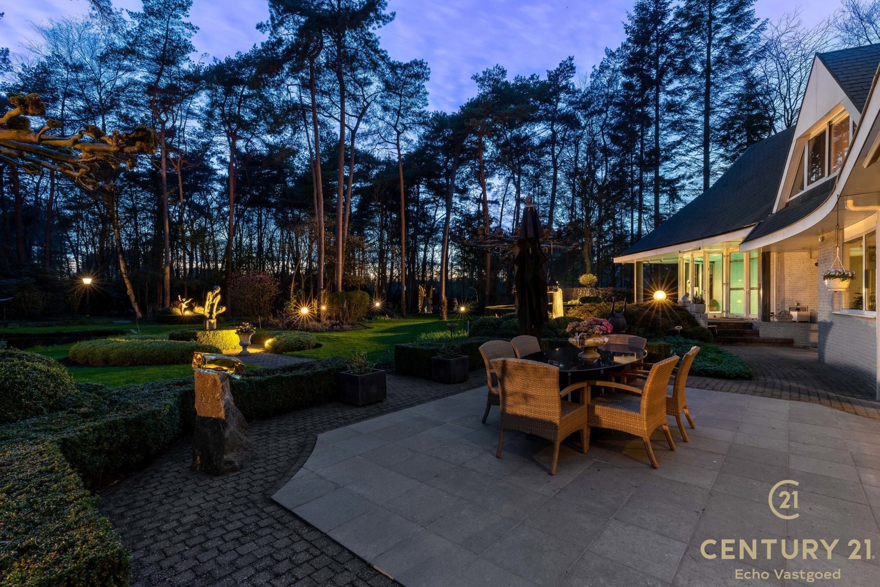 Exceptionele onderhouden villa op parkdomein van ca 11.600m² foto 19