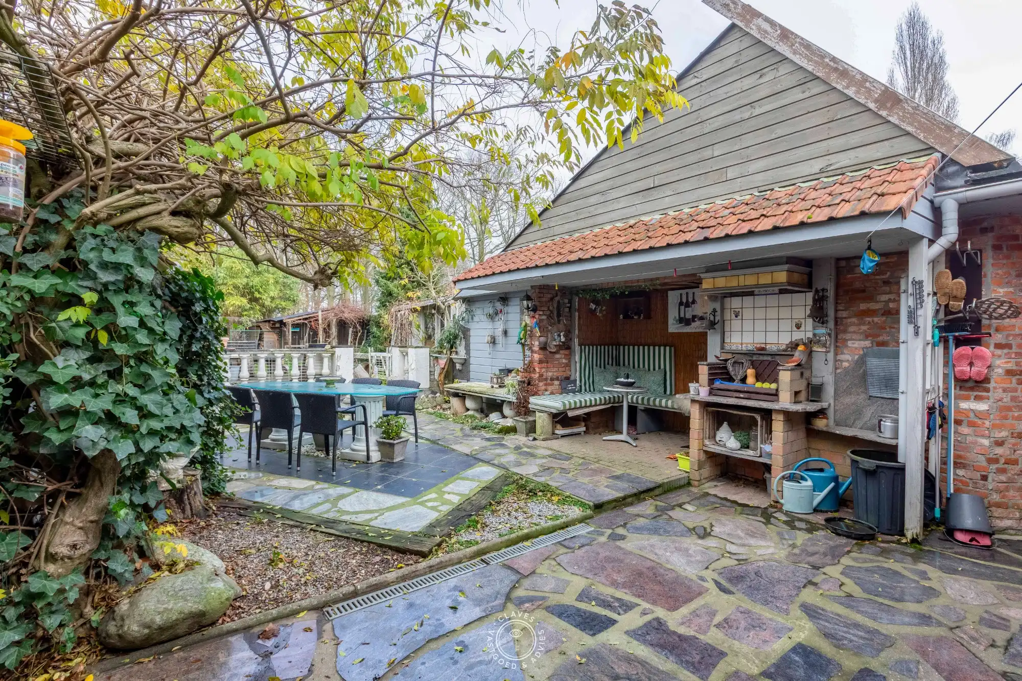 Ruime gezinswoning met 4 slaapkamers, magazijn en zicht op het groen foto 15