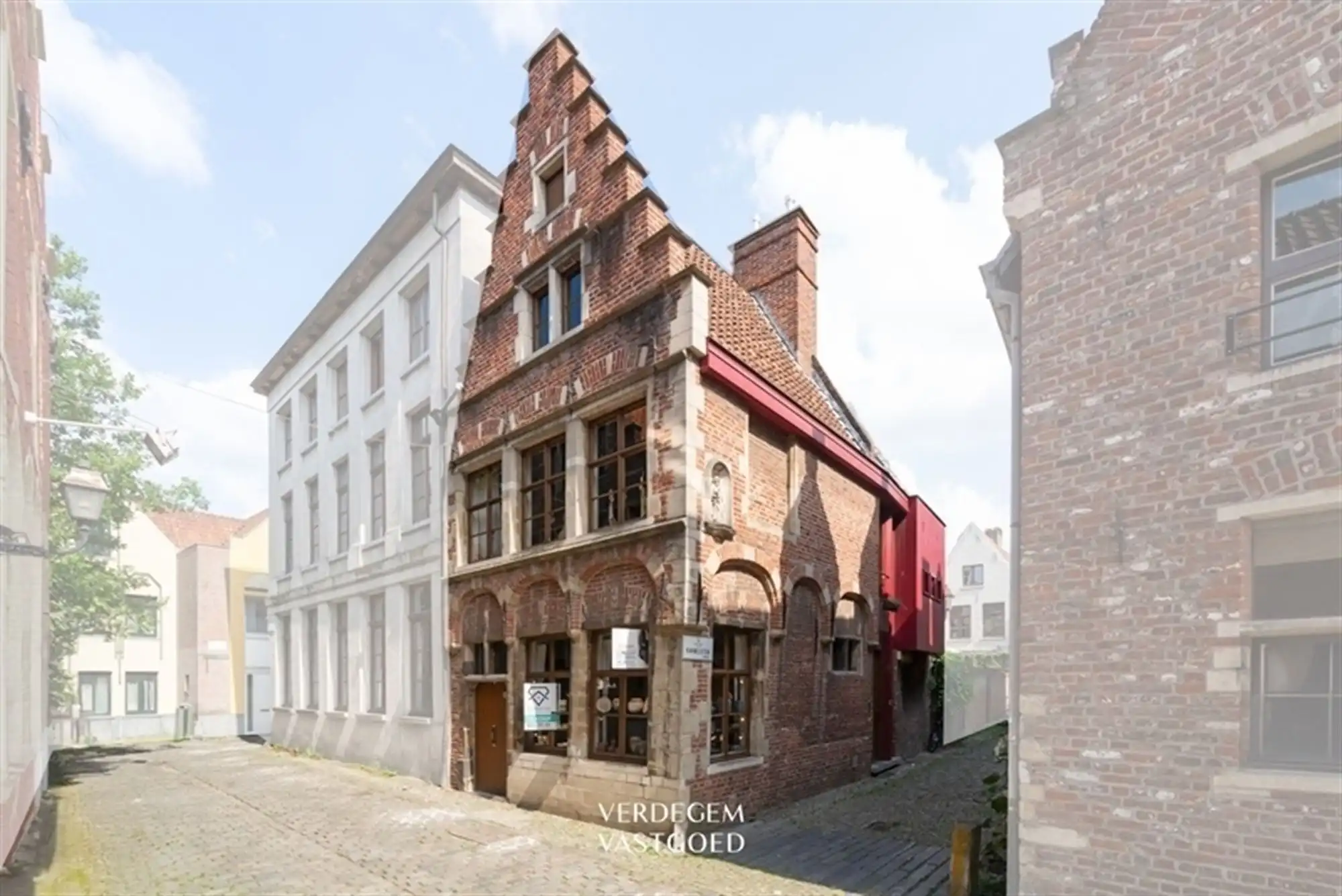 Prachtig historisch pand met handelsruimte en woonst in Patershol foto 15