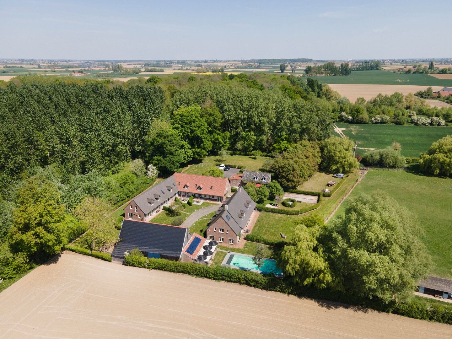Gerenoveerde hoeve met 5 vakantiewoningen. foto {{pictureIndex}}