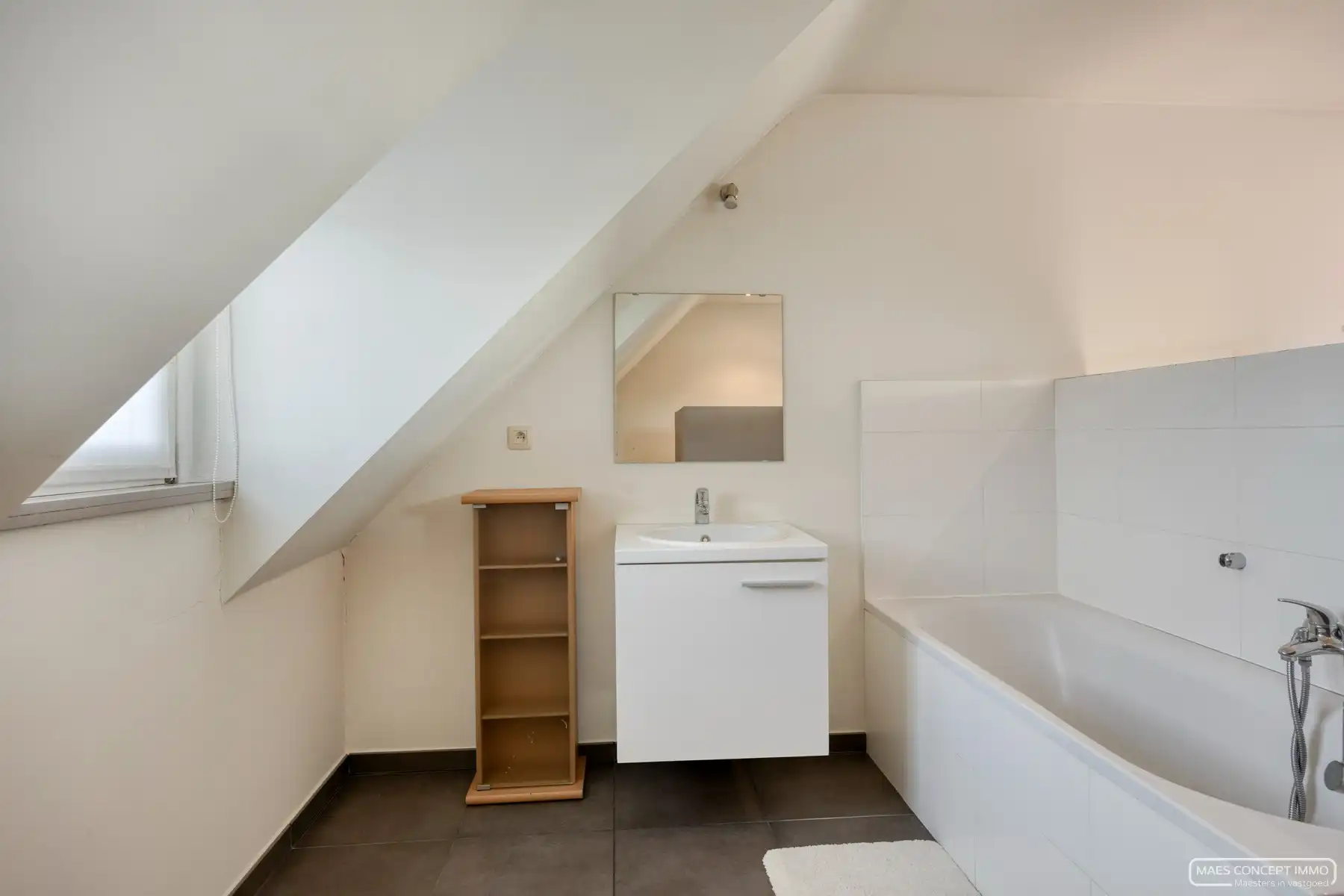 Duplex appartement te koop in Ingooigem met 2 slk, 2 badkamers en garage foto 12