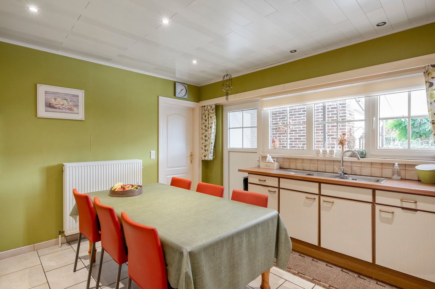 Ruime gezinswoning op breed en groot perceel van 1122m² foto 10