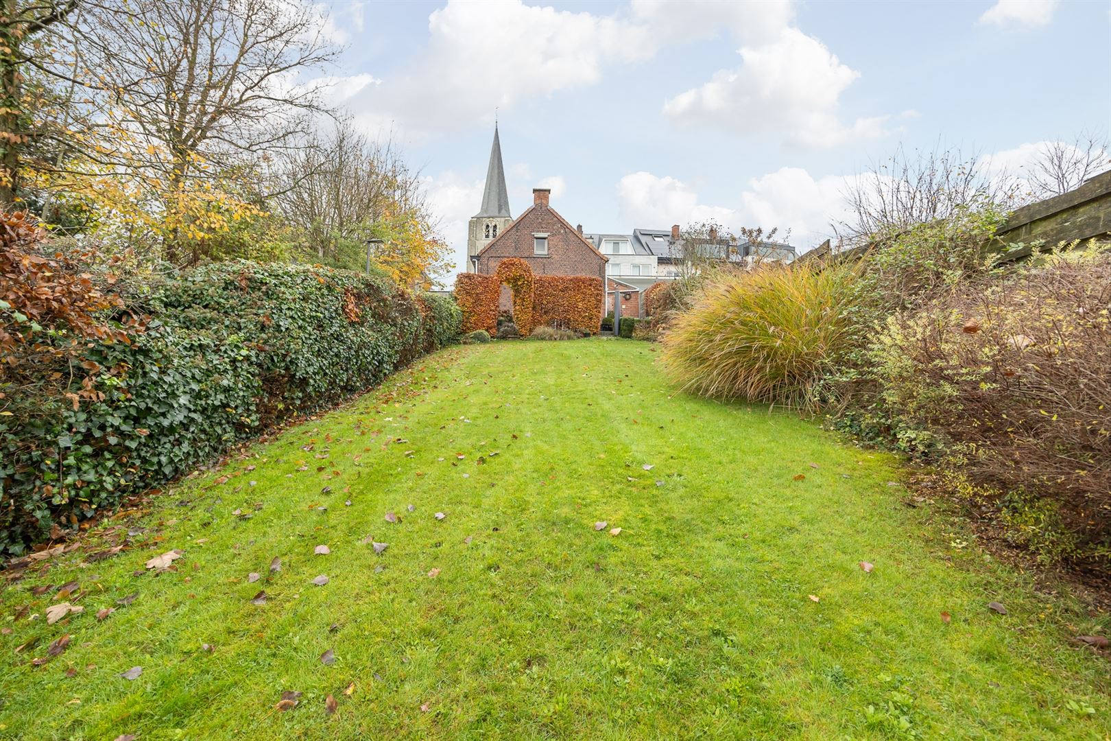 Knusse woning op den berg! Met tuin en garage! foto 2