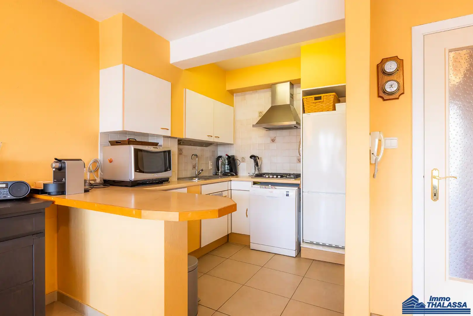 Gemeubeld appartement met extra studio foto 8