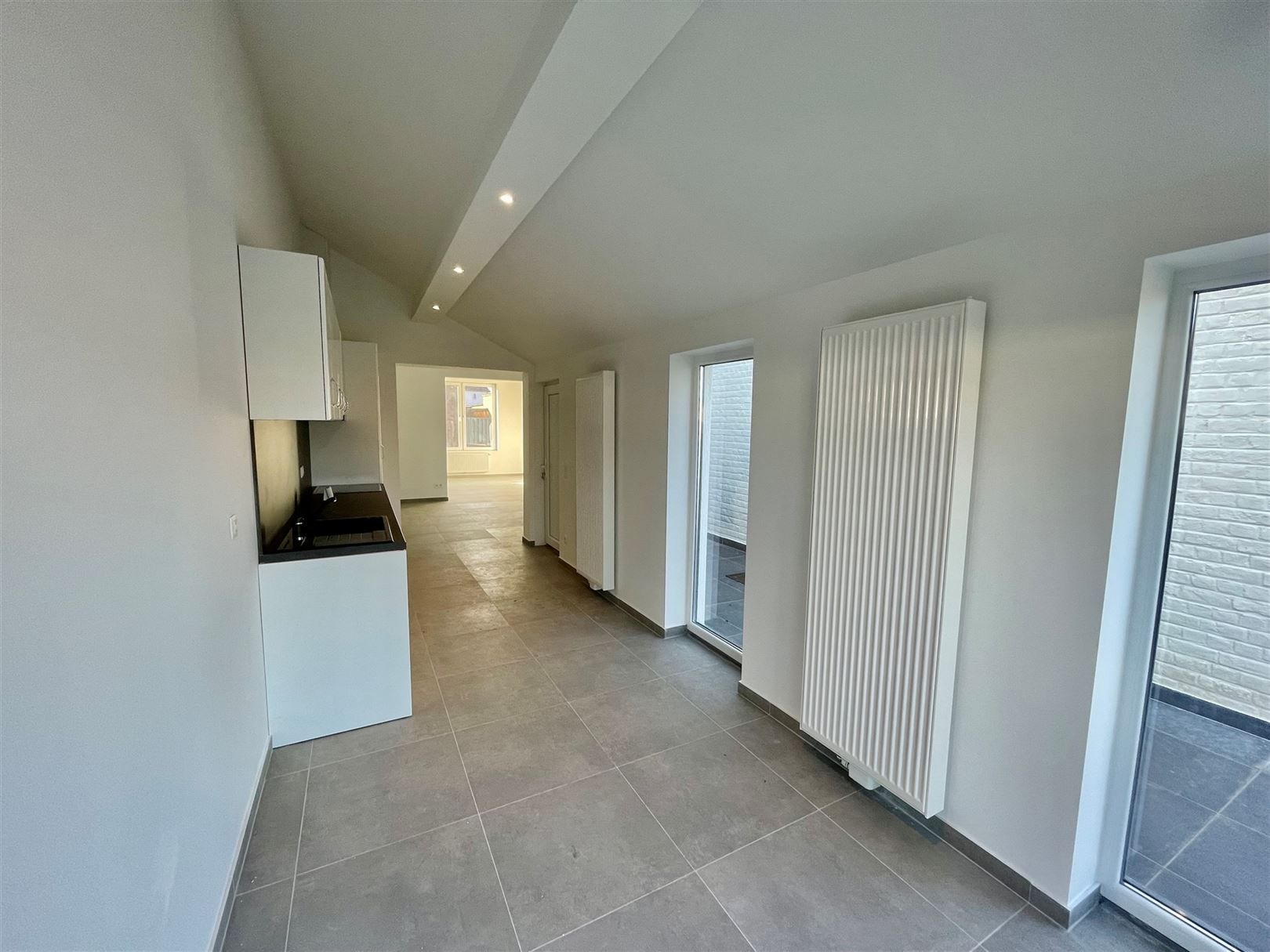 Gerenoveerde woning met 3 slpks foto 4