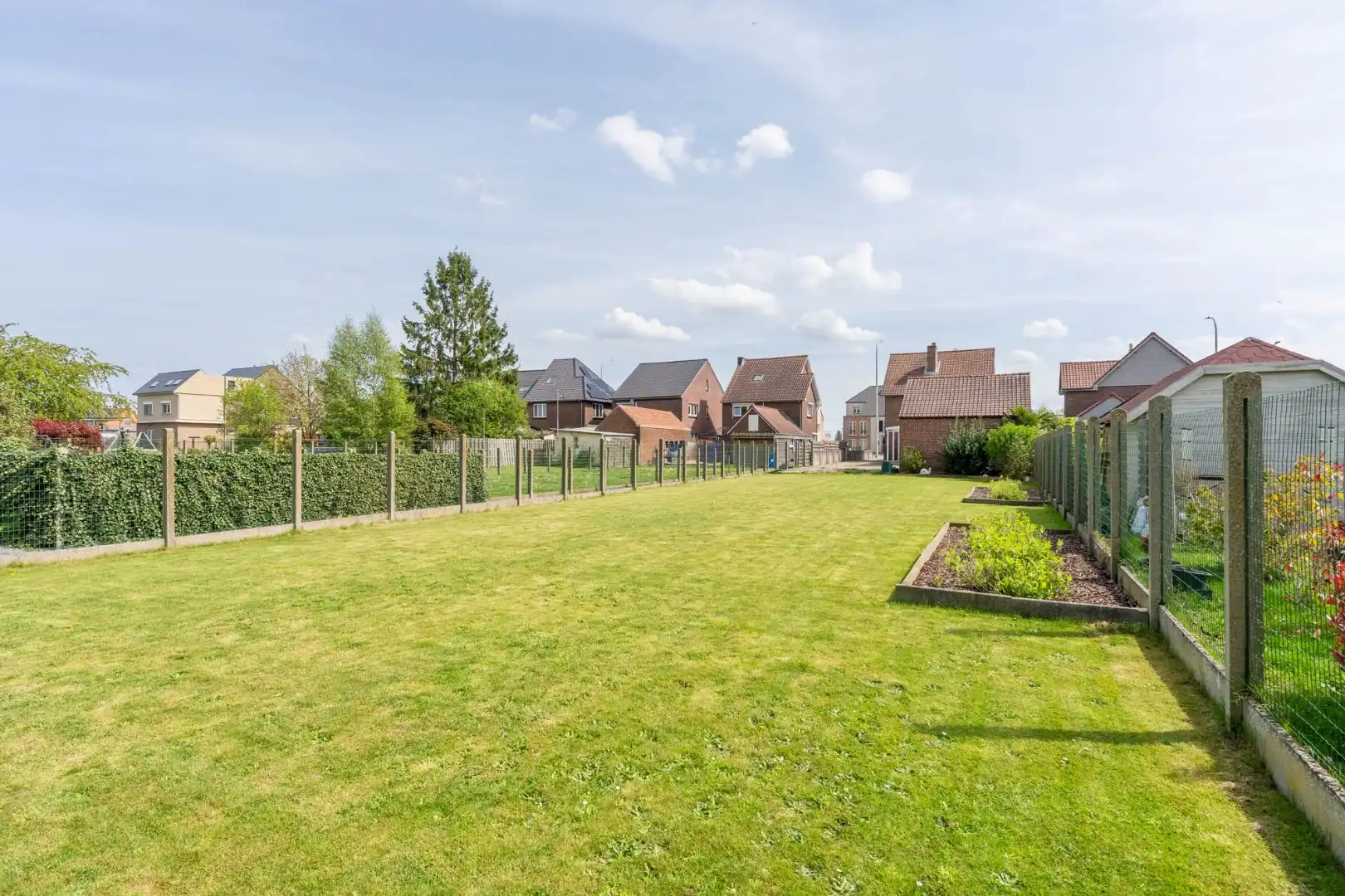 Charmante, te renoveren woning op een perceel van 9a14ca met ruime garage in achtertuin!  foto 25