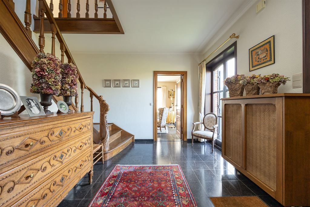 Statige, ruime woning met zuidgerichte tuin! foto 2