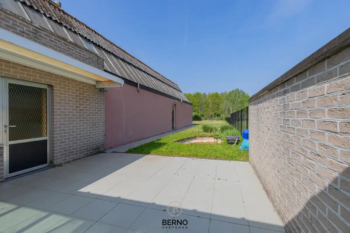 Multifunctionele eigendom met woning en magazijn (300 m²) op 14 are foto 12