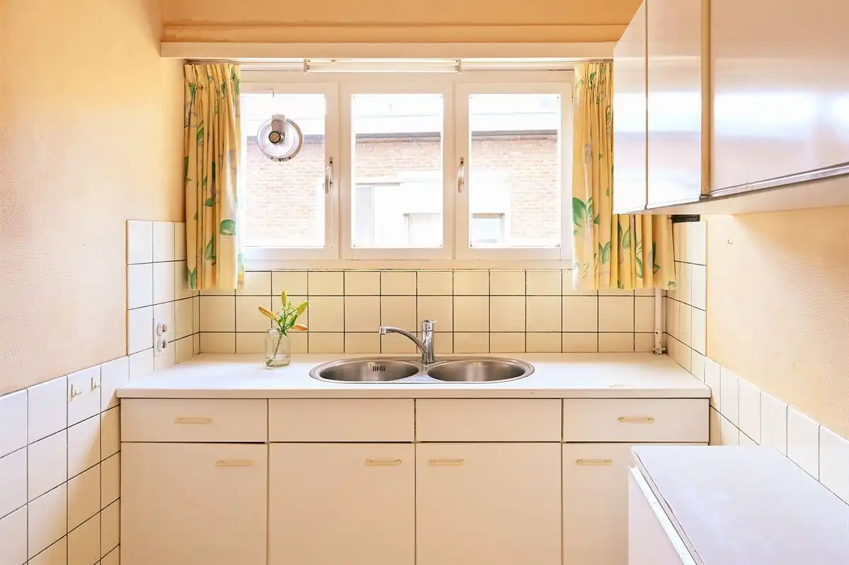 Lichtrijk te renoveren hoekappartement in hartje Brasschaat foto 5