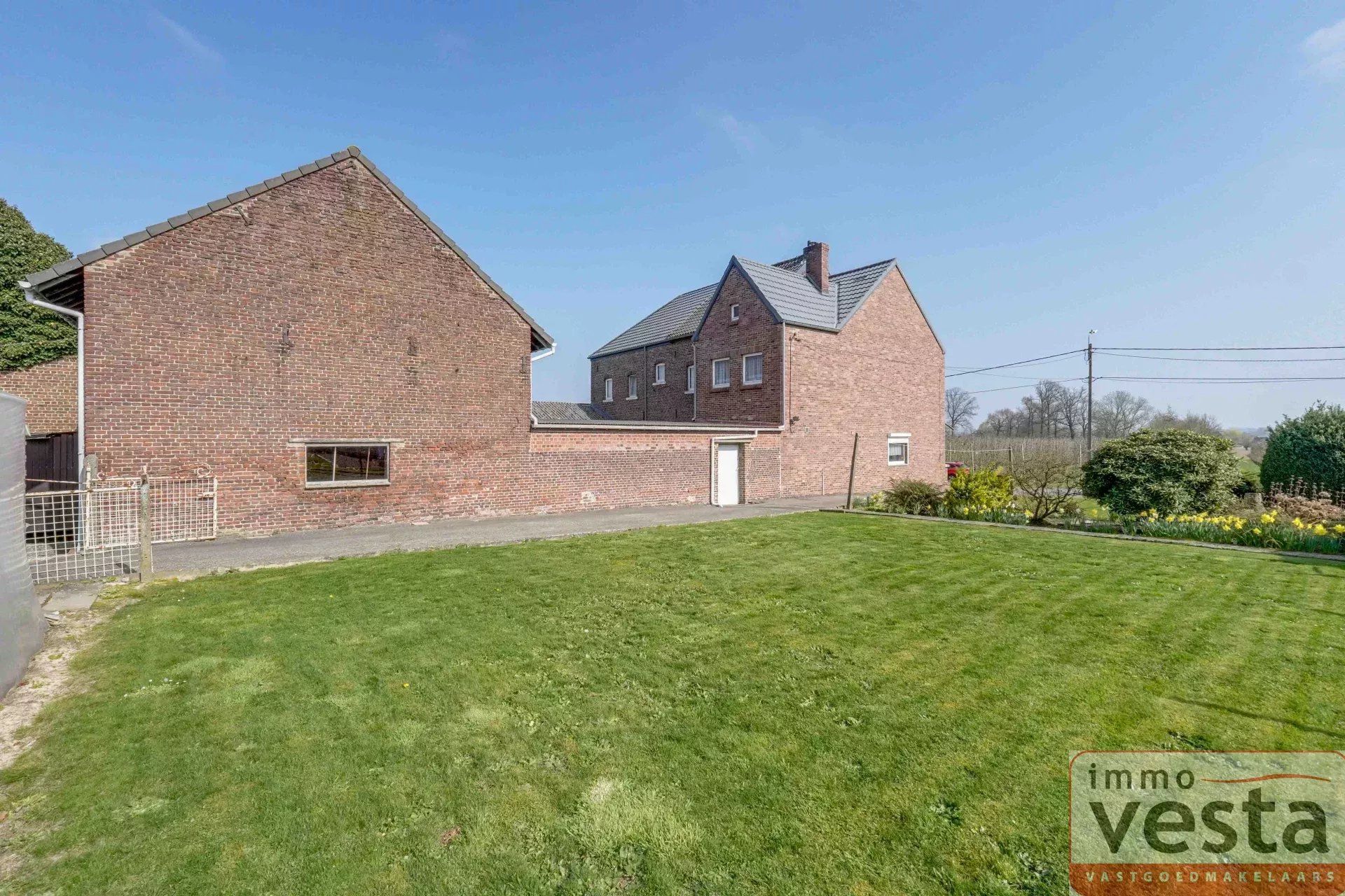 Te renoveren, landelijk gelegen woning/ projectgrond foto 22