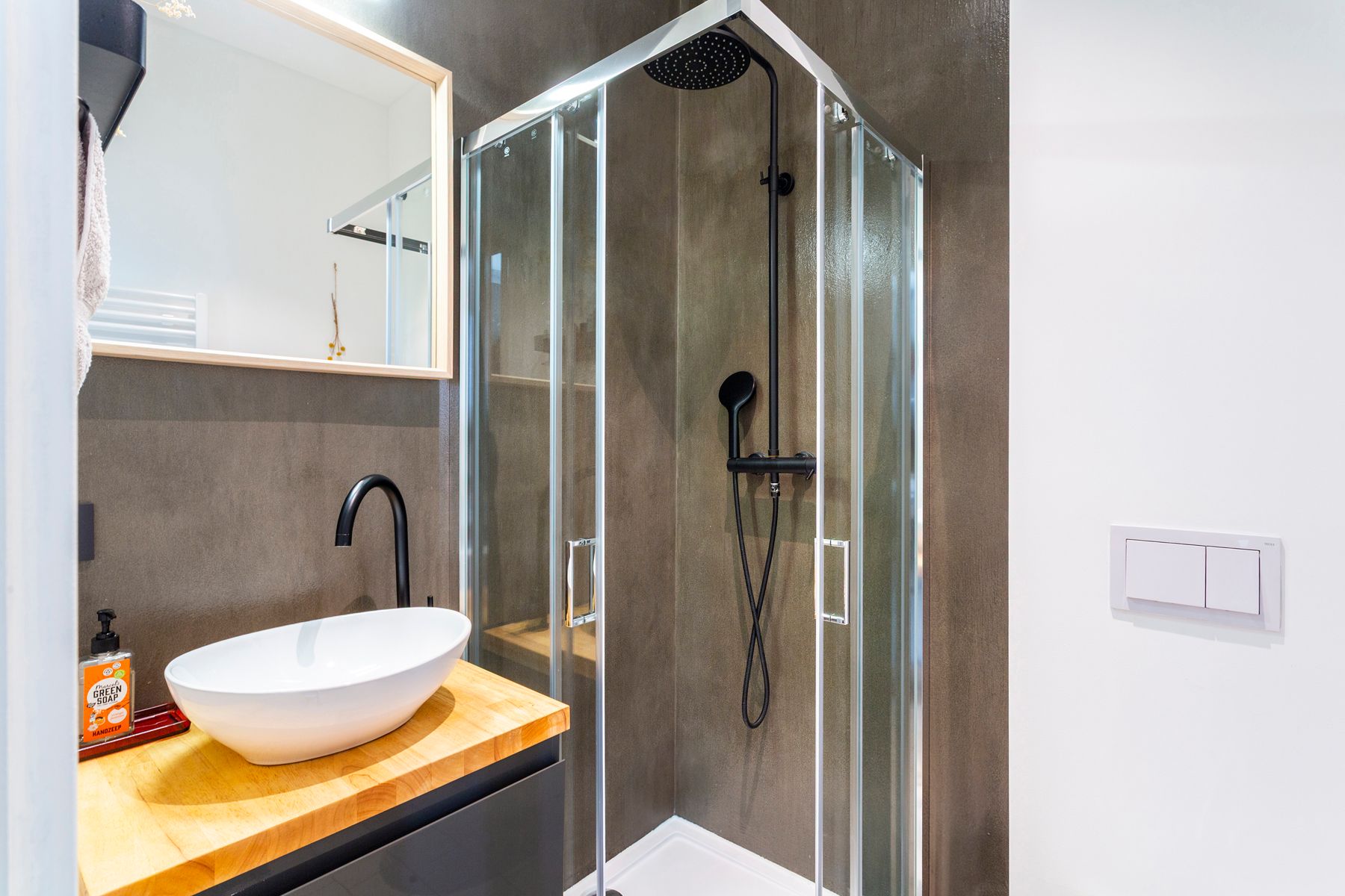 Instapklaar startersappartement met terras te Slachthuiswijk foto 8
