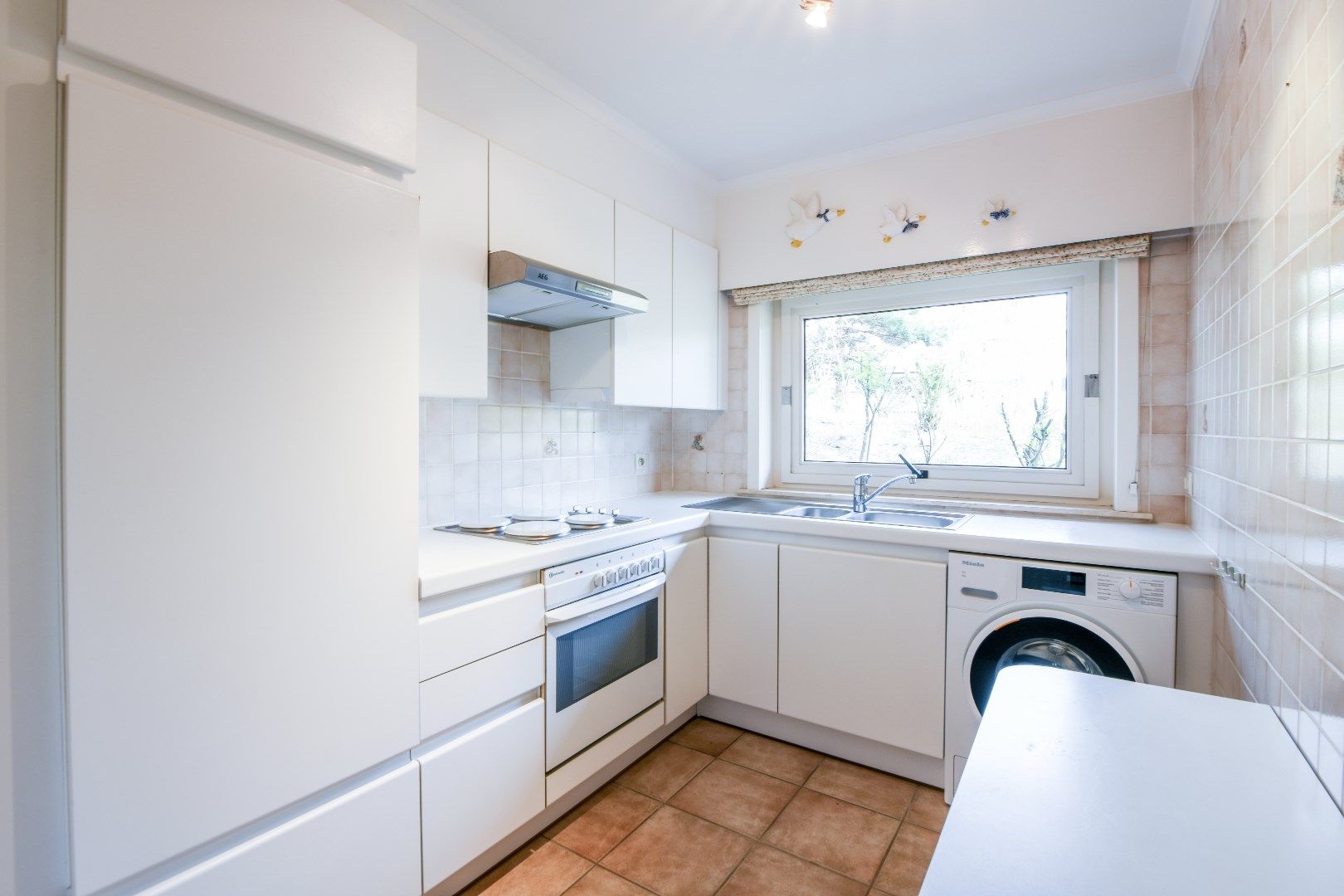 Prachtig gelegen appartement met zuidelijke oriëntatie, te midden van een groene omgeving, grenzend aan het Yzerpark, nabij de Dumortierlaan en het strand. Inpa foto 7