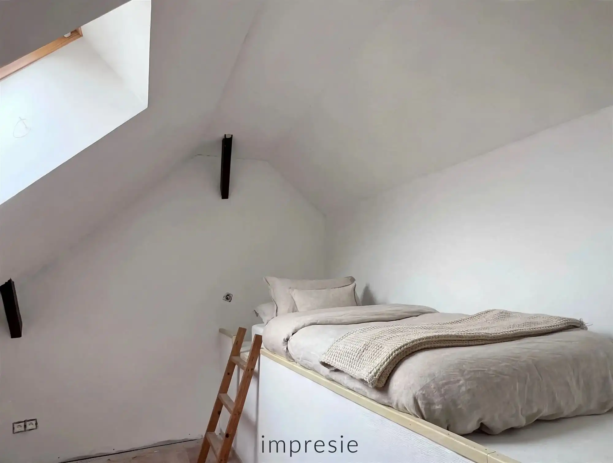 ruime woning met 4 slaapkamers, tuin en achteringang. foto 31