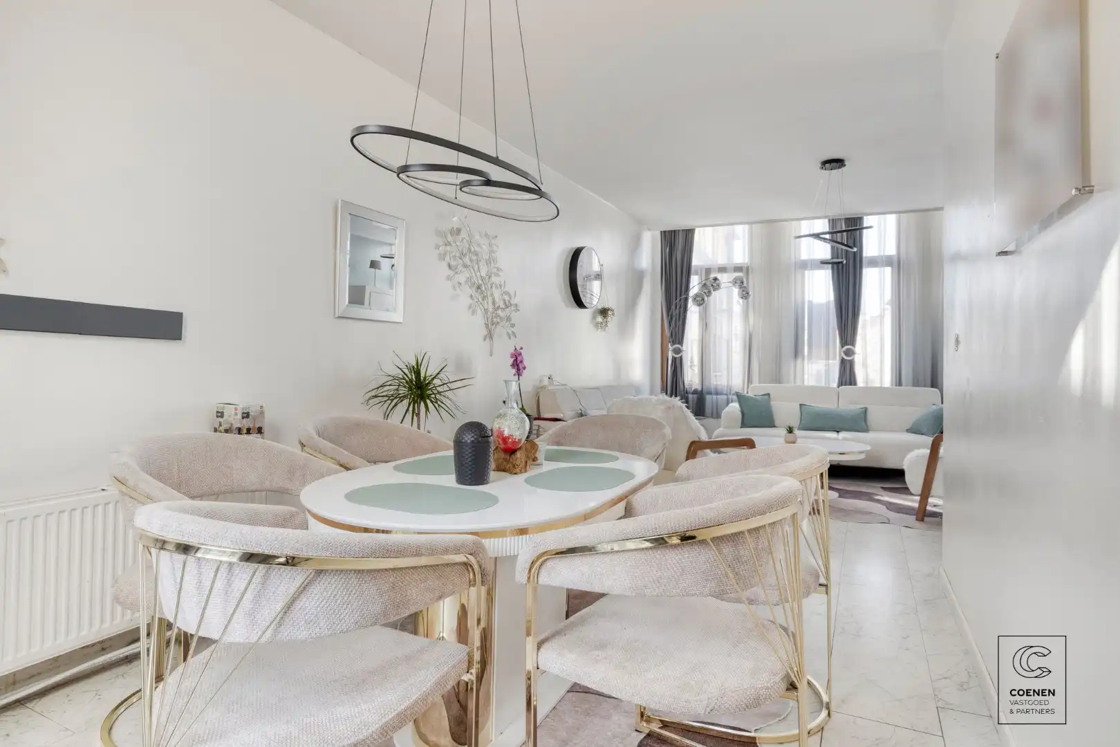 Ruime handelswoning, momenteel ingericht als handelsruimte en 2 appartementen op goede ligging te Antwerpen! foto 3