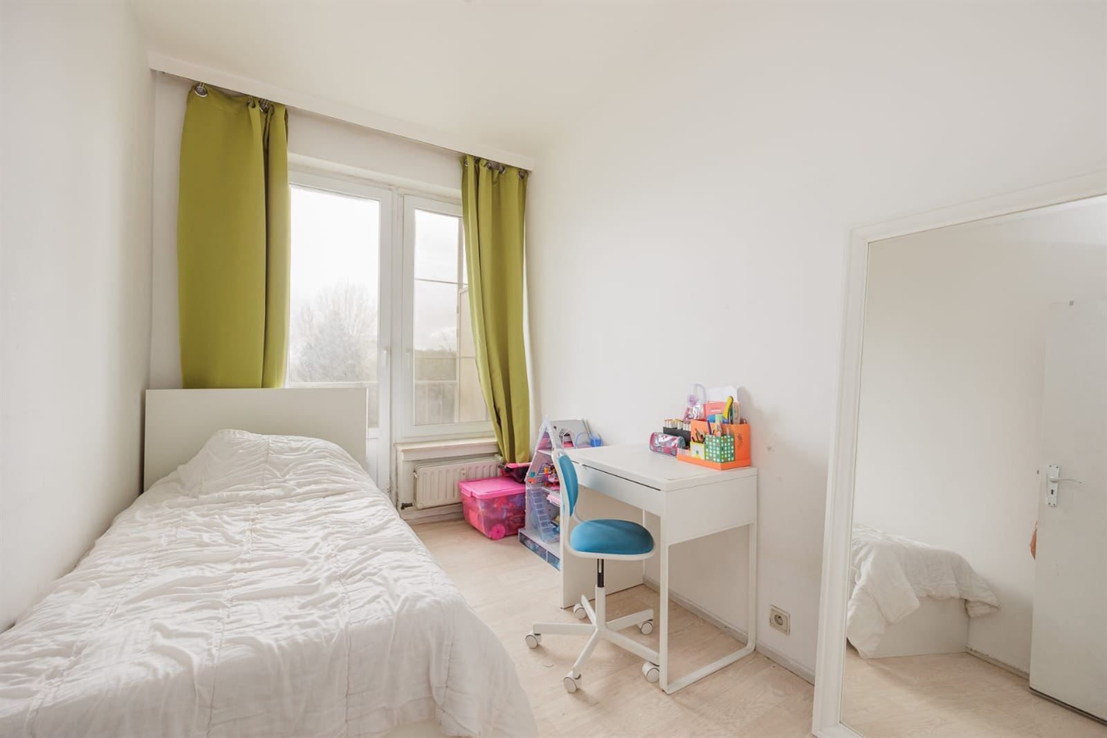 Vernieuwd 2-slaapkamerappartement met terras in Antwerpen foto 11