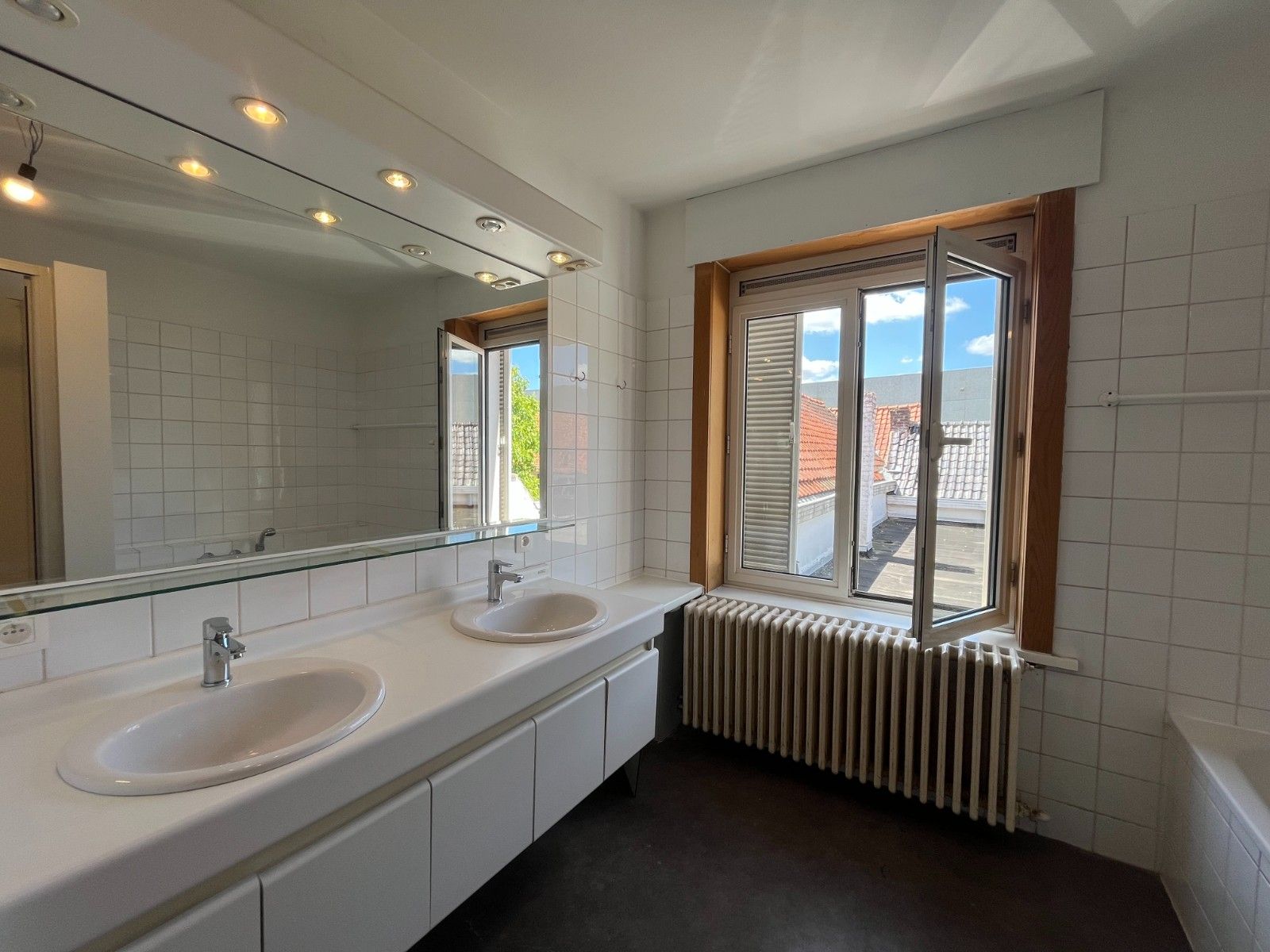 Te Huur: Karaktervolle, gerenoveerde woning met 6 slaapkamers in Kruisem foto 9