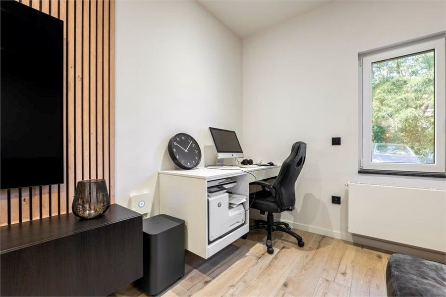 RUIME GERENOVEERDE WONING OP EEN ZEER GOEDE LOCATIE foto 7