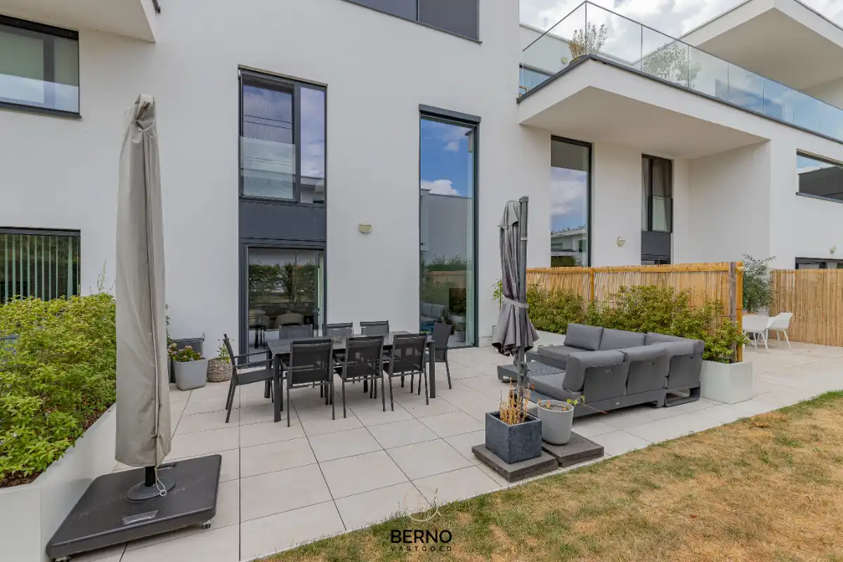 Recente en instapklare woning uit 2021 met ruim terras foto 16