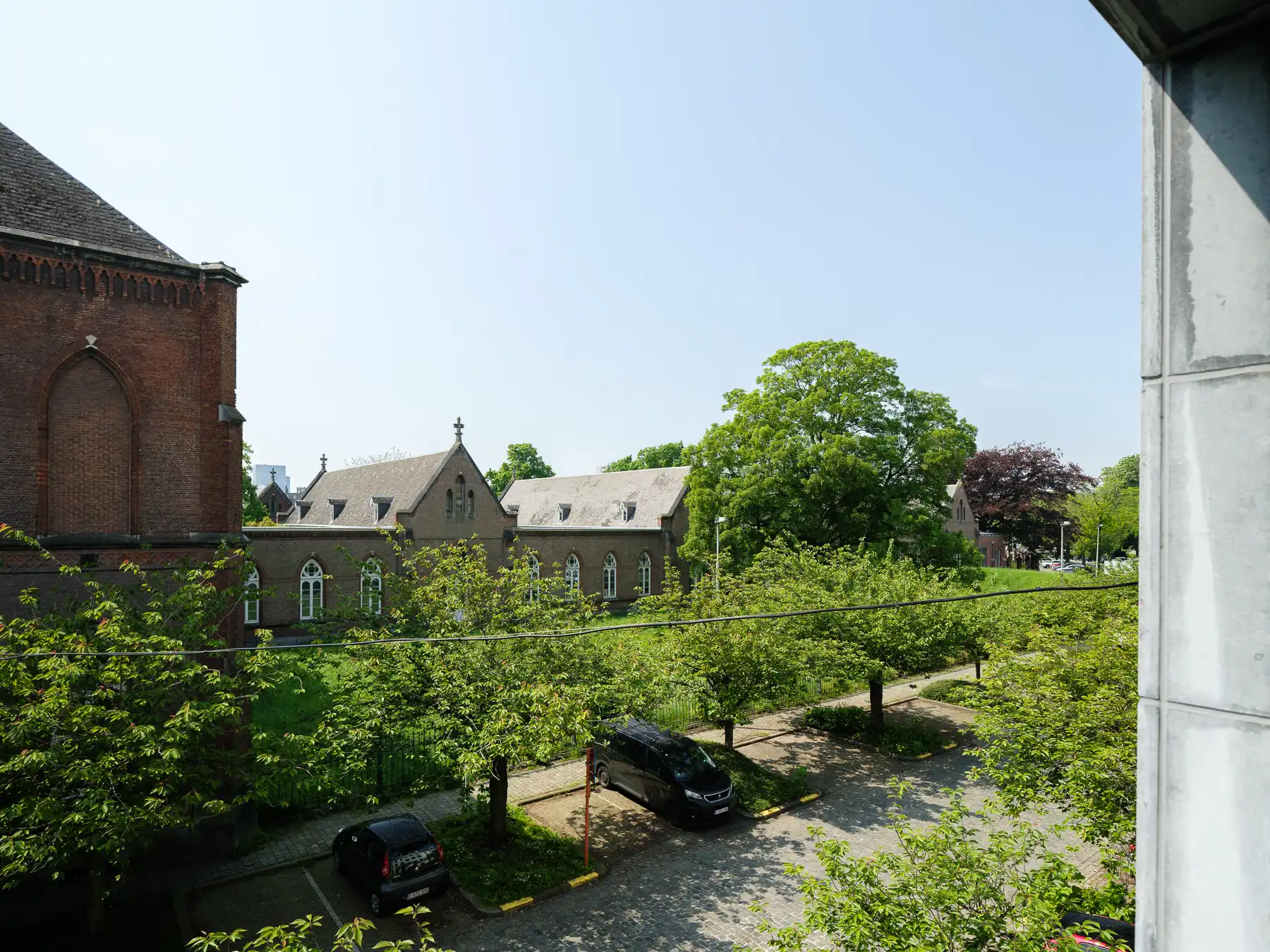 Lichtrijk appartement nabij de Coupure met ruime garageb foto 4