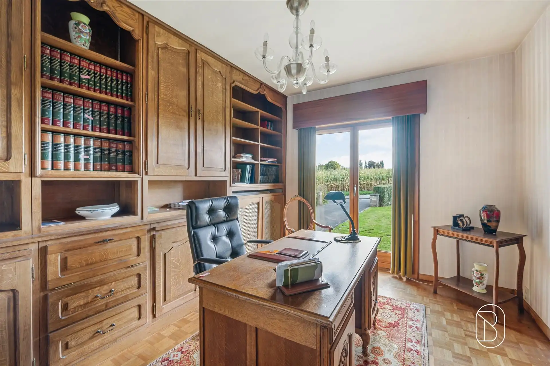 Degelijke villa met prachtig open zicht. foto 18