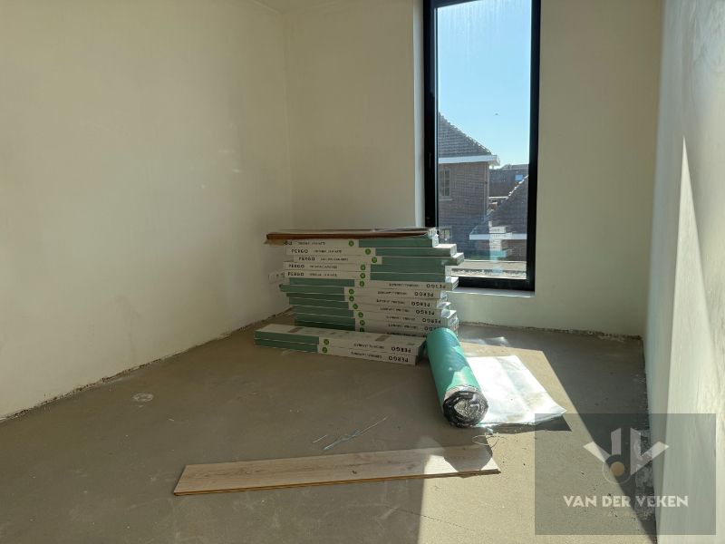 Ruime en volledig afgewerkte half open BEN-woning met 3 slaapkamers te bewonderen in het gezellige Kermt foto 16