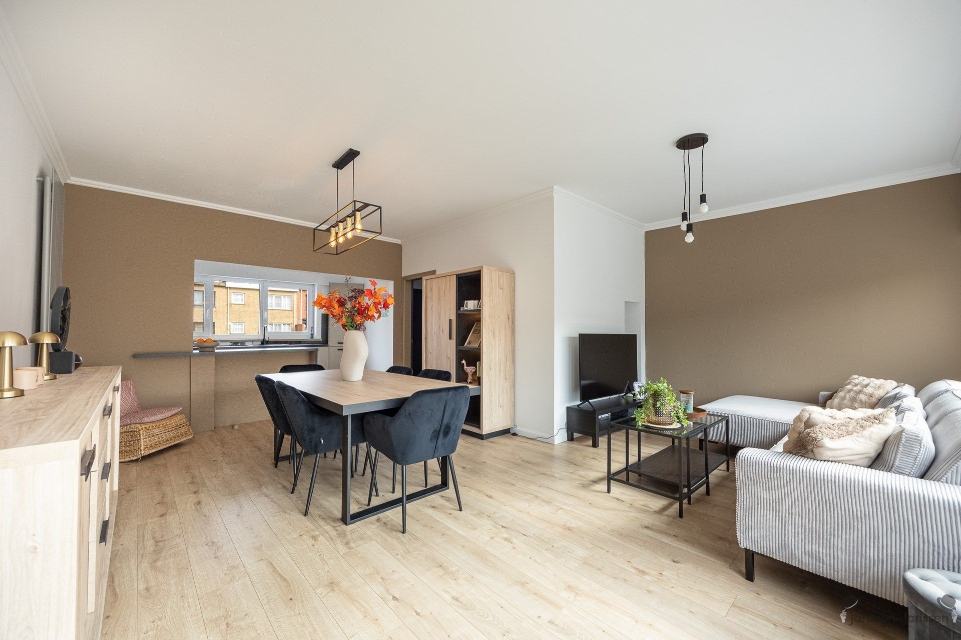 Prachtige en ruime gezinswoning in Stabroek met veel licht en een moderne afwerking. foto 8