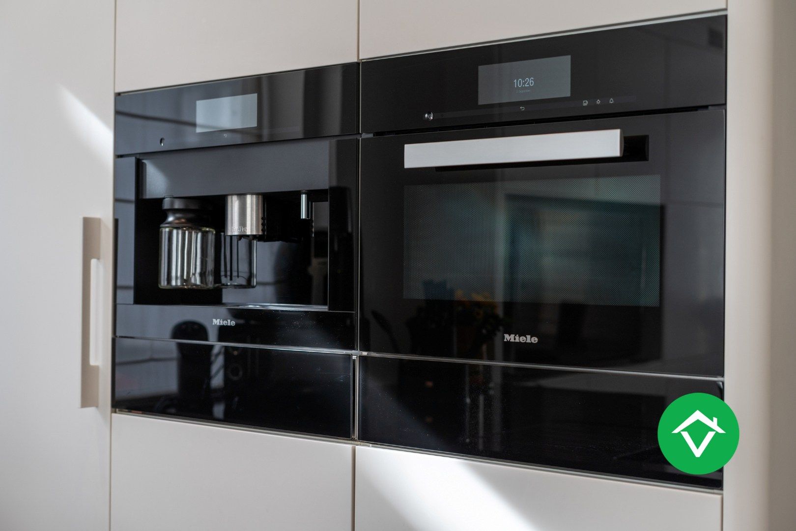 Instapklaar bemeubeld hoekappartement met 2 slaapkamers te koop in Oostende foto 8