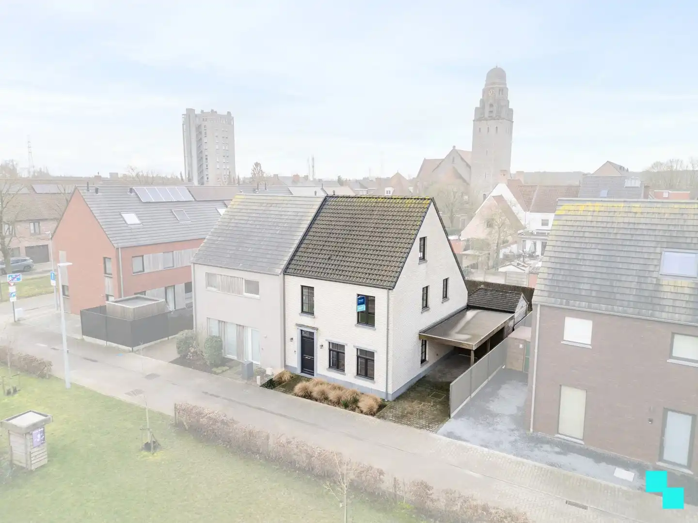 Recente HOB met 4 slpks op toplocatie - Roeselare foto {{pictureIndex}}