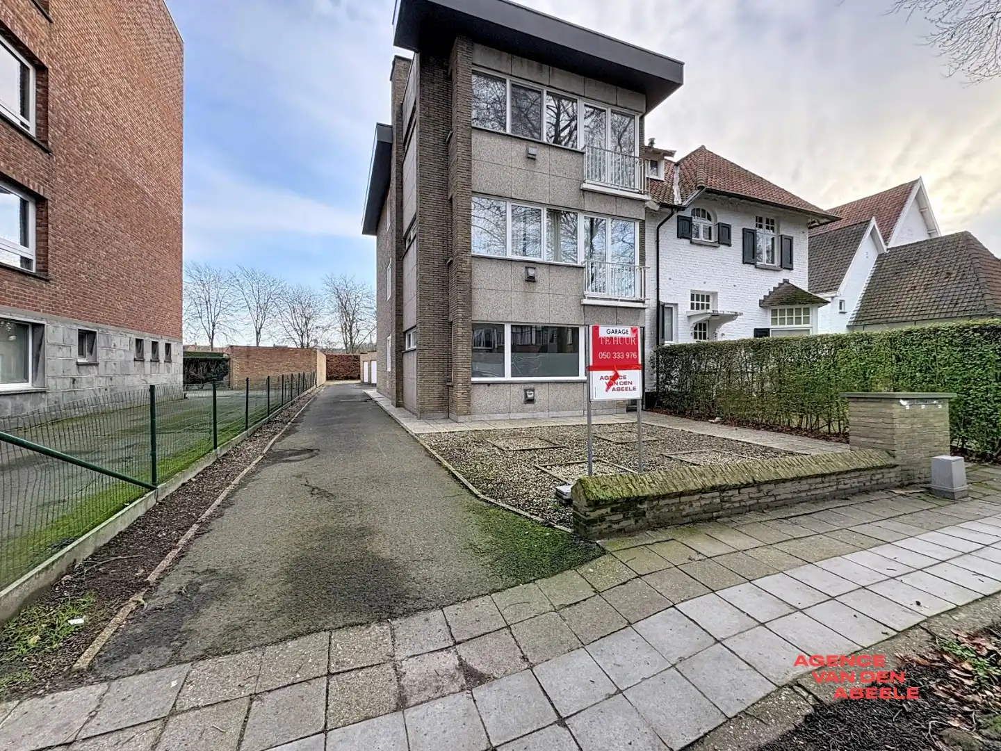 Gesloten garagebox te Sint-Andries foto 2