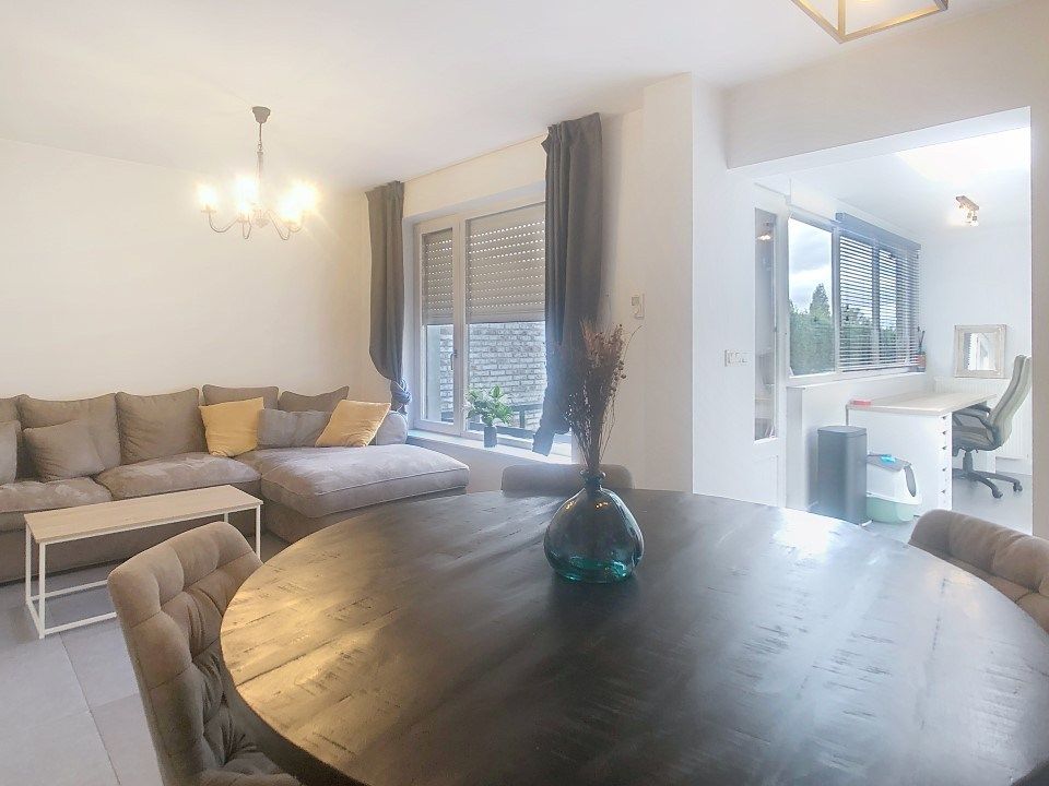 Volledig gerenoveerde woning met tuin én garage te Roeselare foto 2