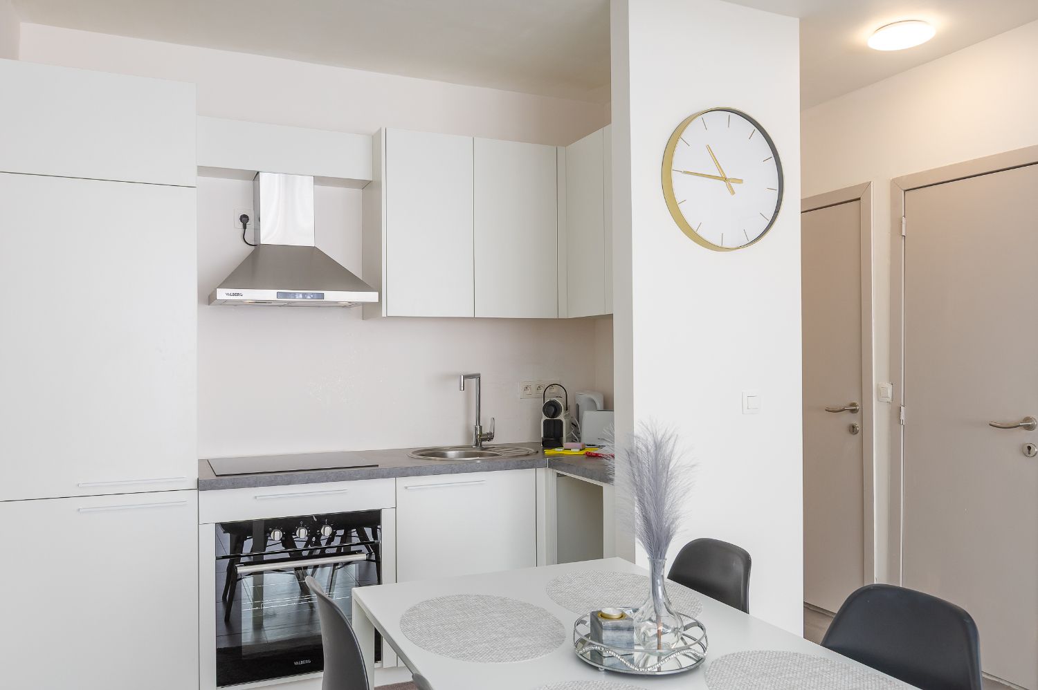 Recent gerenoveerd 2-slaapkamer appartement foto 6