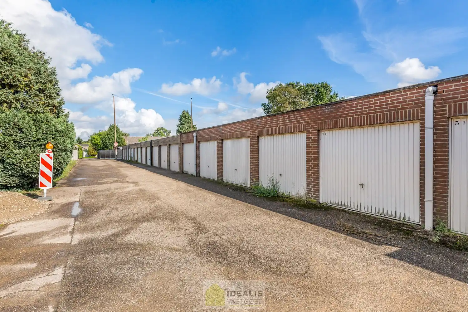 IDEALIS VASTGOED – CENTRAAL, DOCH ZEER RUSTIG GELEGEN 3-SLPKMR APPARTEMENT IN HET CENTRUM VAN HEPPEN (LEOPOLDSBURG)! – Correct onderhouden appartement van ca. 100m² op de tweede verdieping met een aangename leefruimte met aansluitend keuken, 3 slaapkamers, bergruimte en badkamer. Het appartement beschikt tevens over een privatieve kelder en aparte garagebox. Geschikt voor zij die zoeken naar betaalbaar wonen in het centrum van Heppen. foto 23