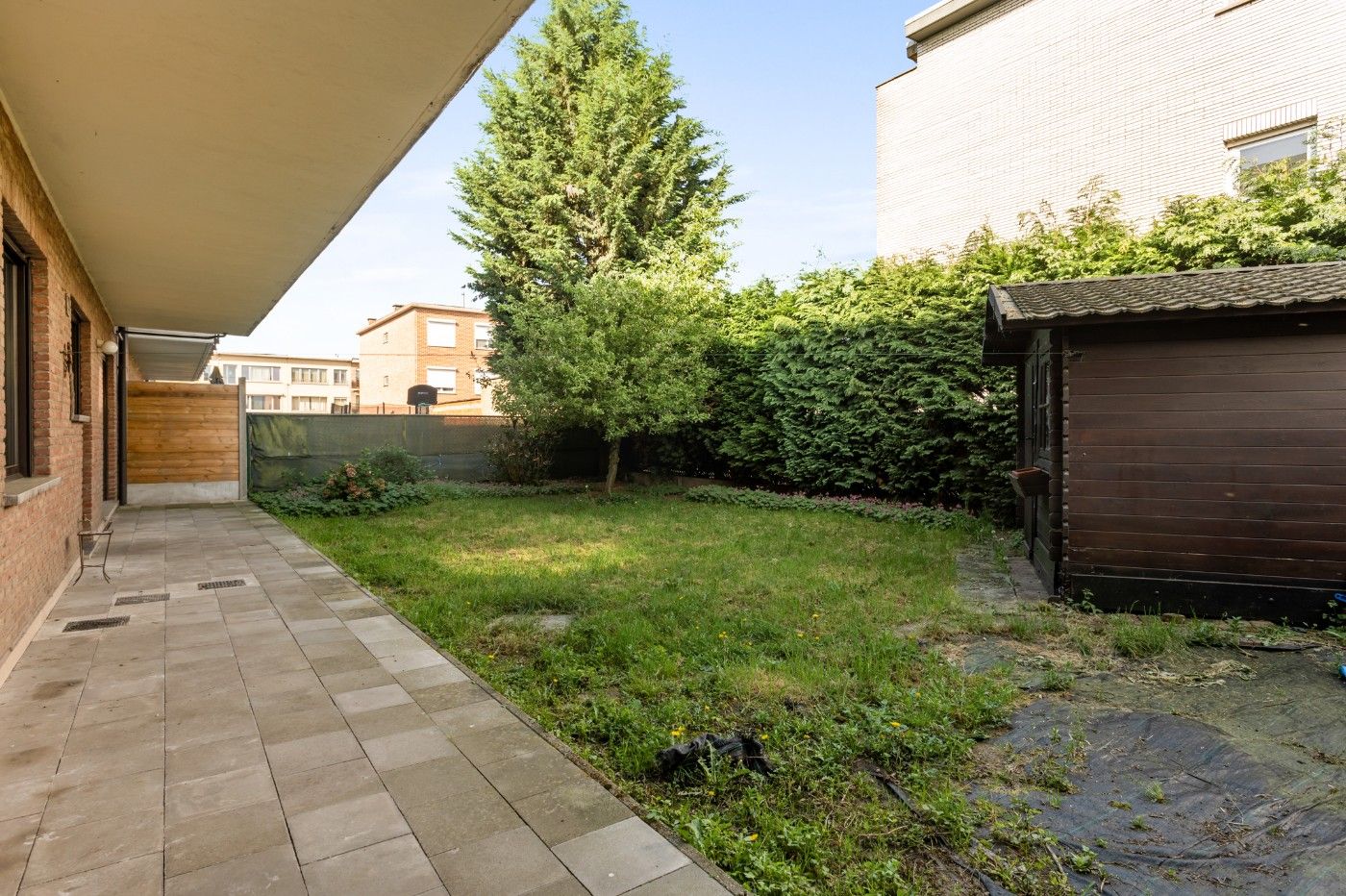 Keurig, ruim gelijkvloersapp. met 2 slpk., inpandige garage en tuin foto 21