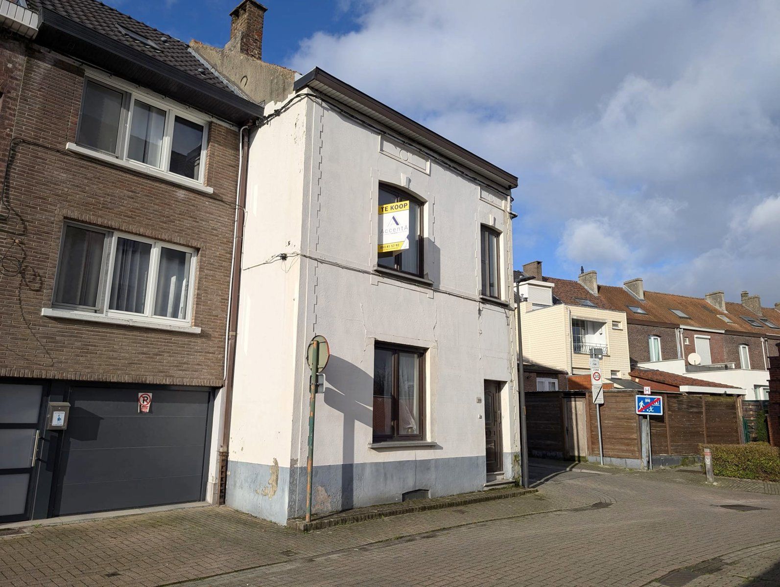 Te renoveren woning met mog. 5+ slaapkamers, koer en garage! foto 2