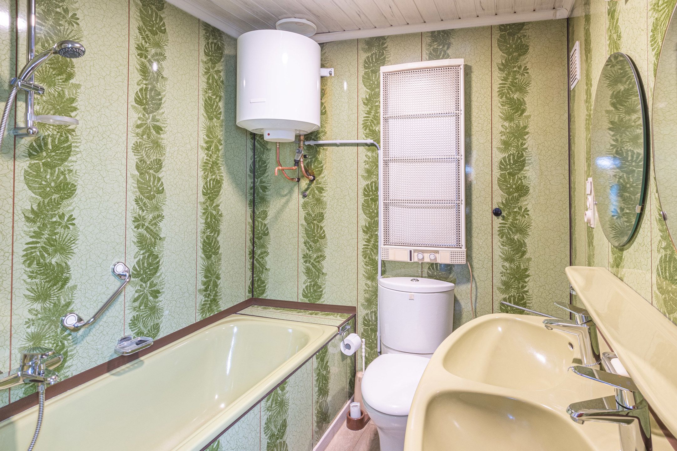 Knusse te renoveren woning met garage foto 8