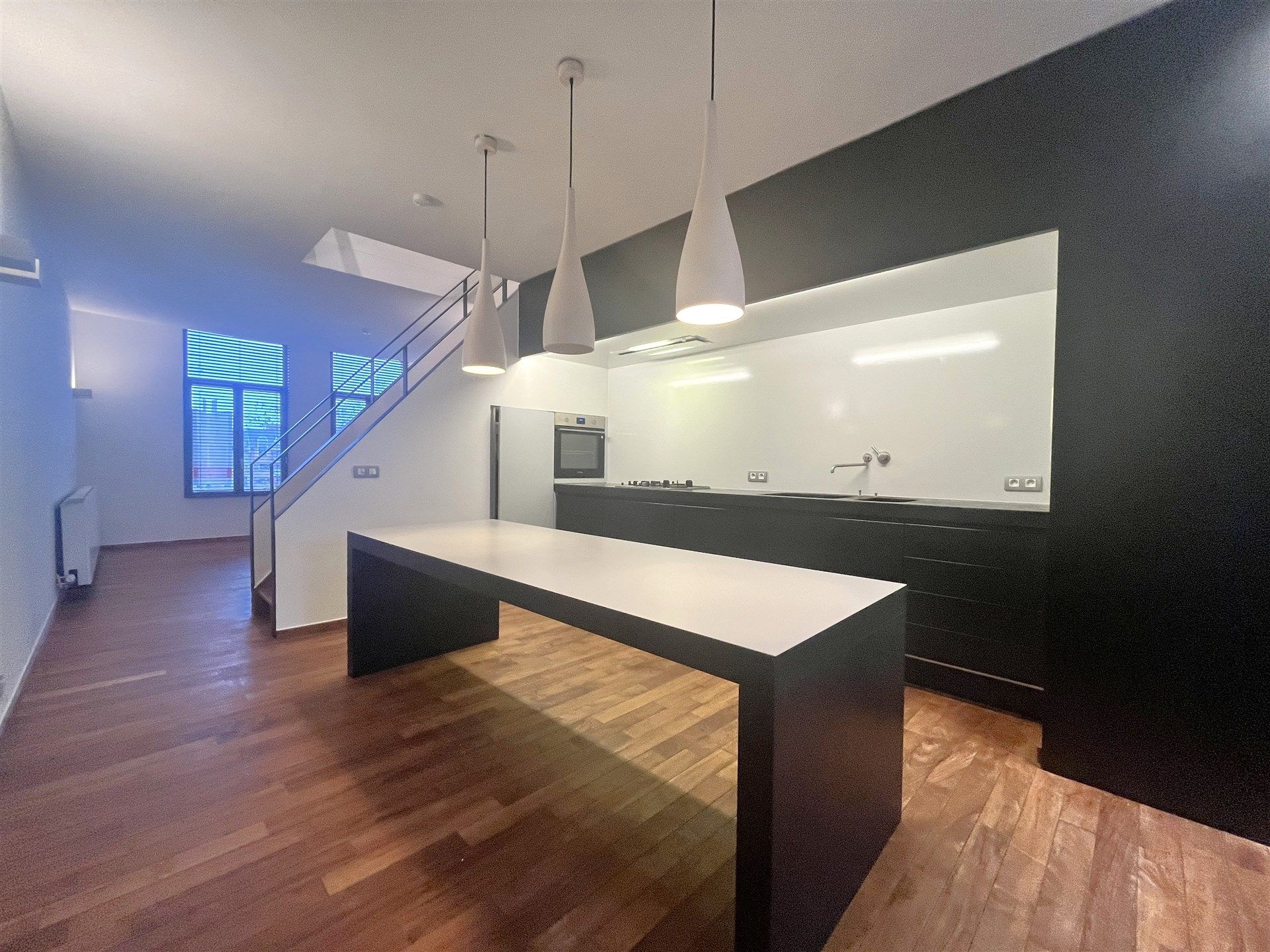 Uniek duplexappartement op de Waalse Kaai foto {{pictureIndex}}