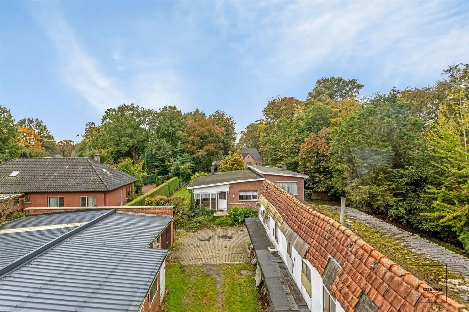 Te renoveren woning met 4 à 5 slpk' s, 236 m² bew. opp. op perceel van 3.990 m²! foto 25