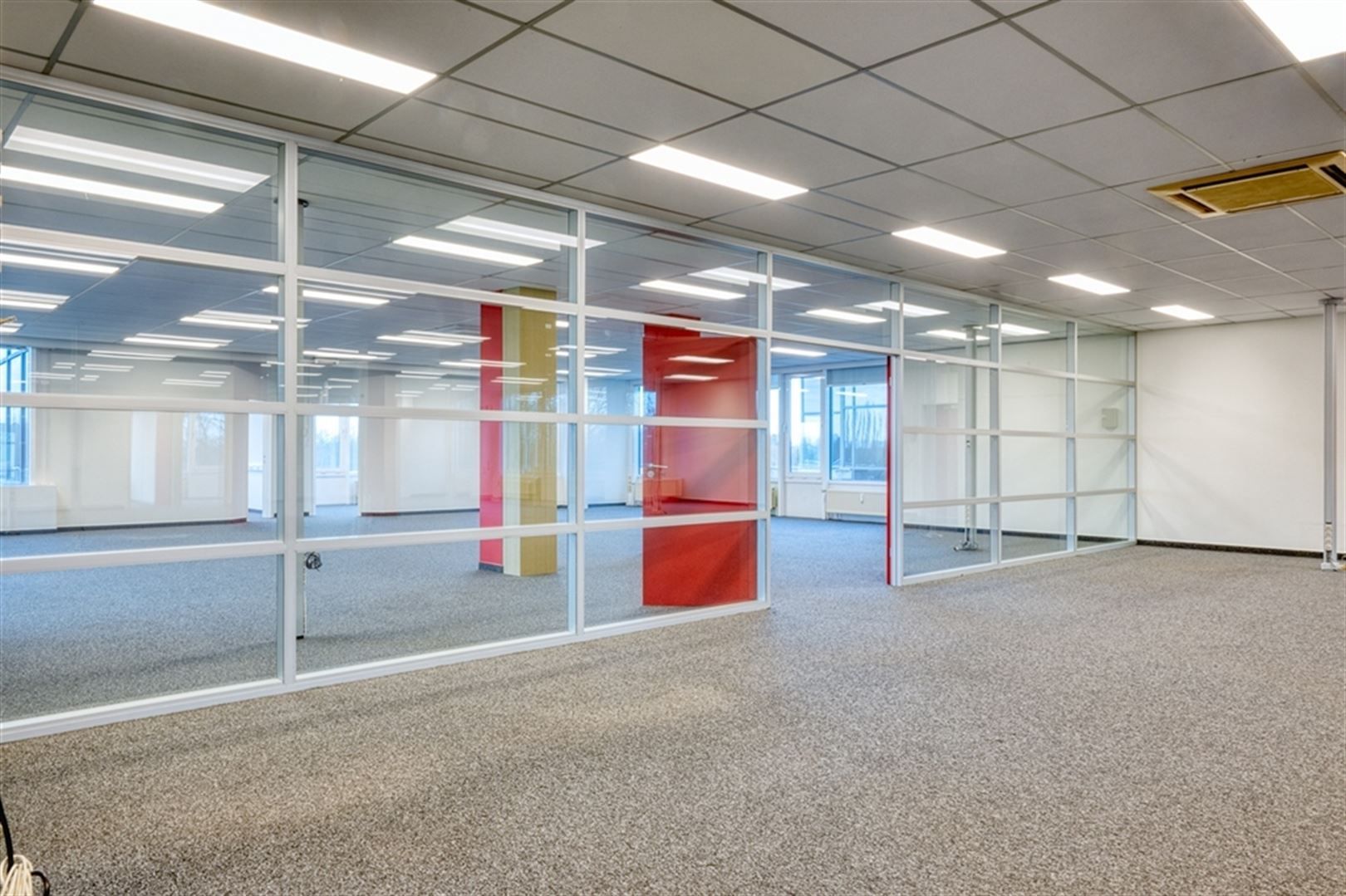 Gelegen aan het klaverblad (E40/E17) foto 12