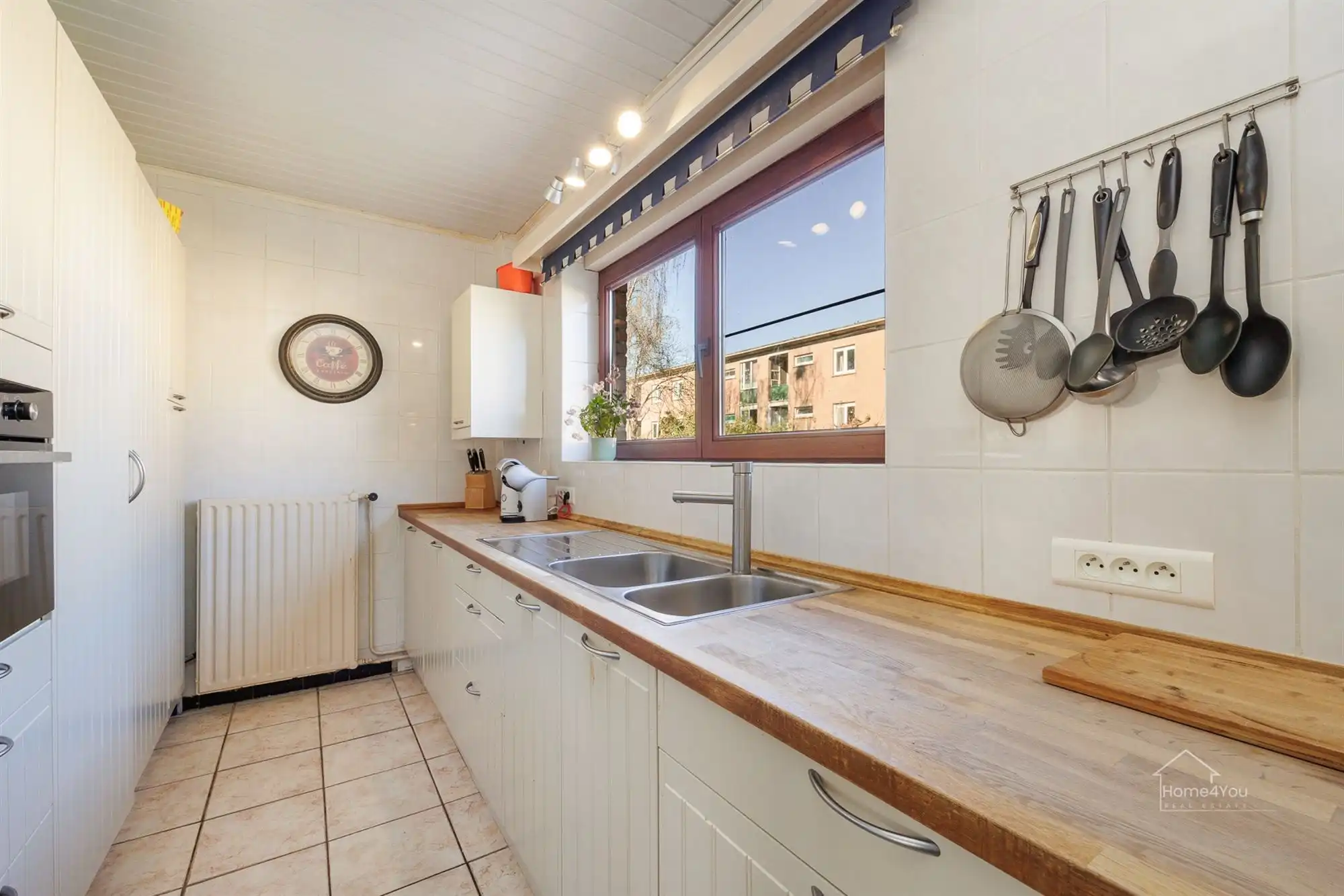 Ruime gezinswoning met 5 slaapkamers en tuin foto 18