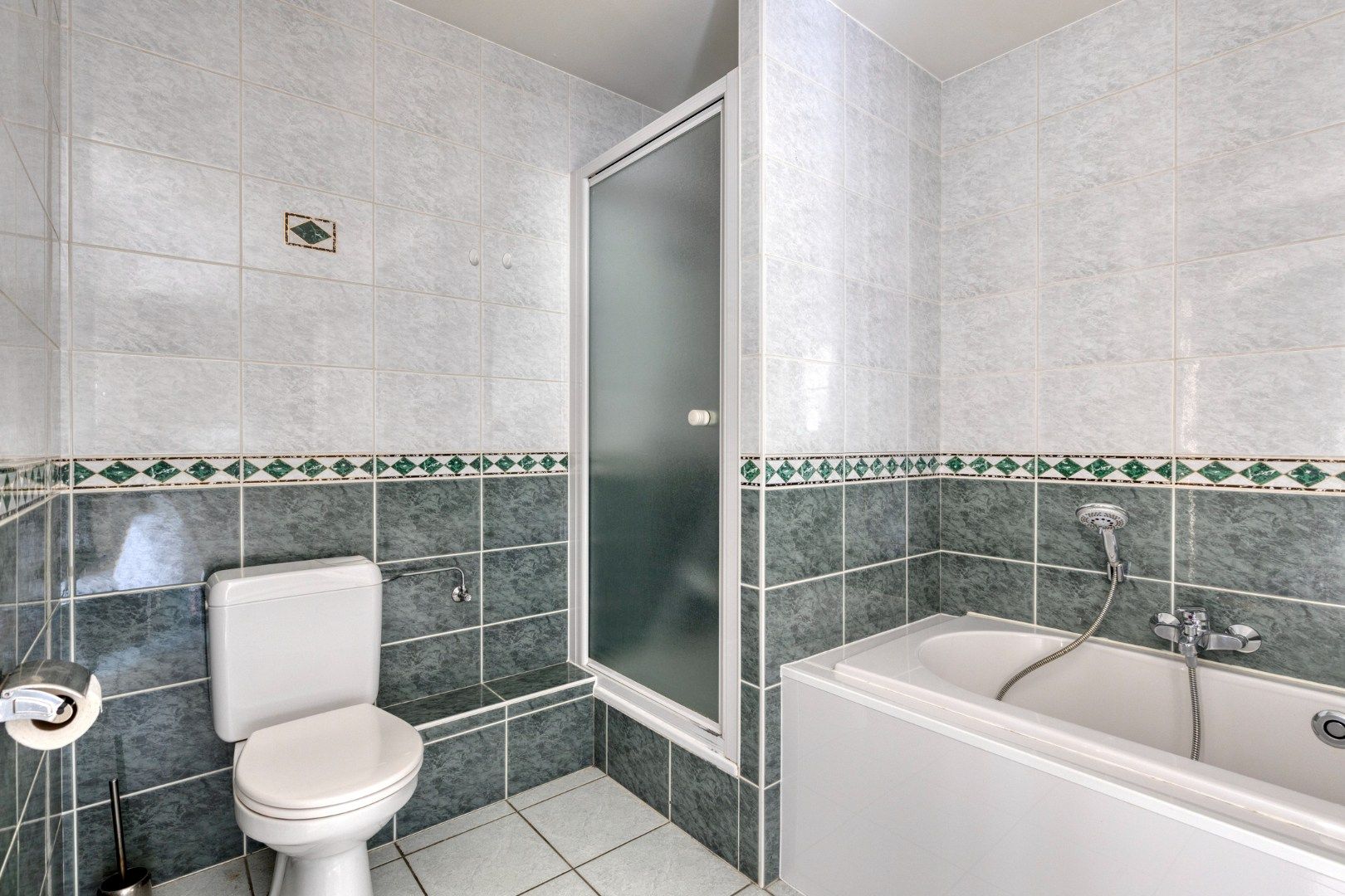 Riant dakappartement met terras en garage foto 13