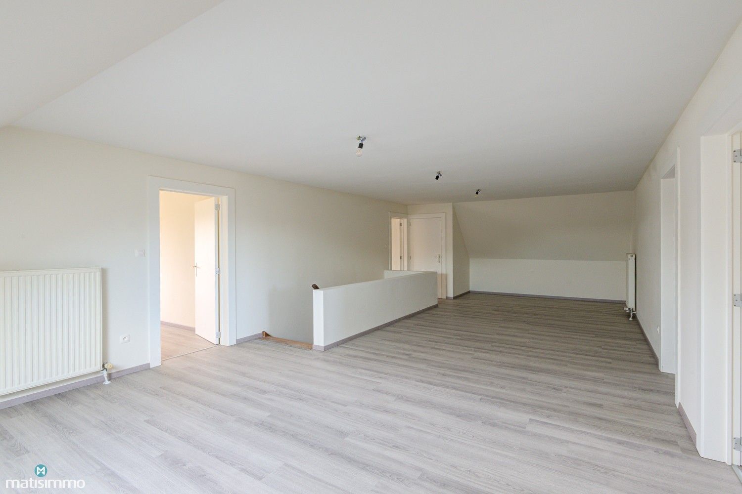 UITZONDERLIJK RUIME WONING MET 5 SLAAPKAMERS EN ONDERHOUDSVRIENDELIJKE TUIN TE MOPERTINGEN foto 20