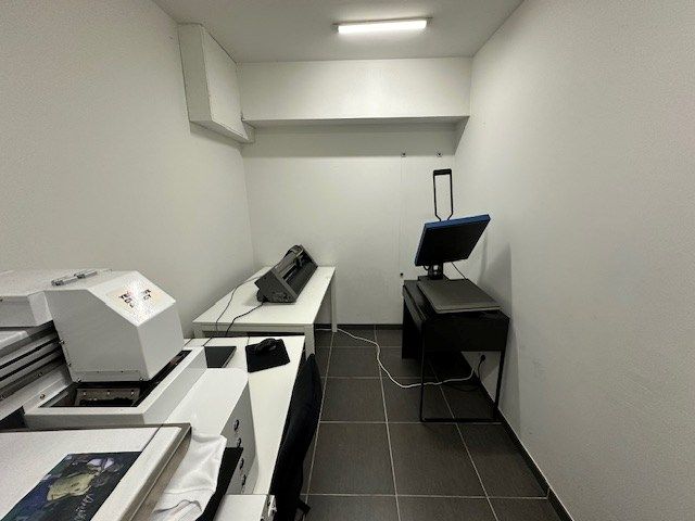 Instapklaar handelsruimte op de bekende Pauwengraaf te Maasmechelen foto 8